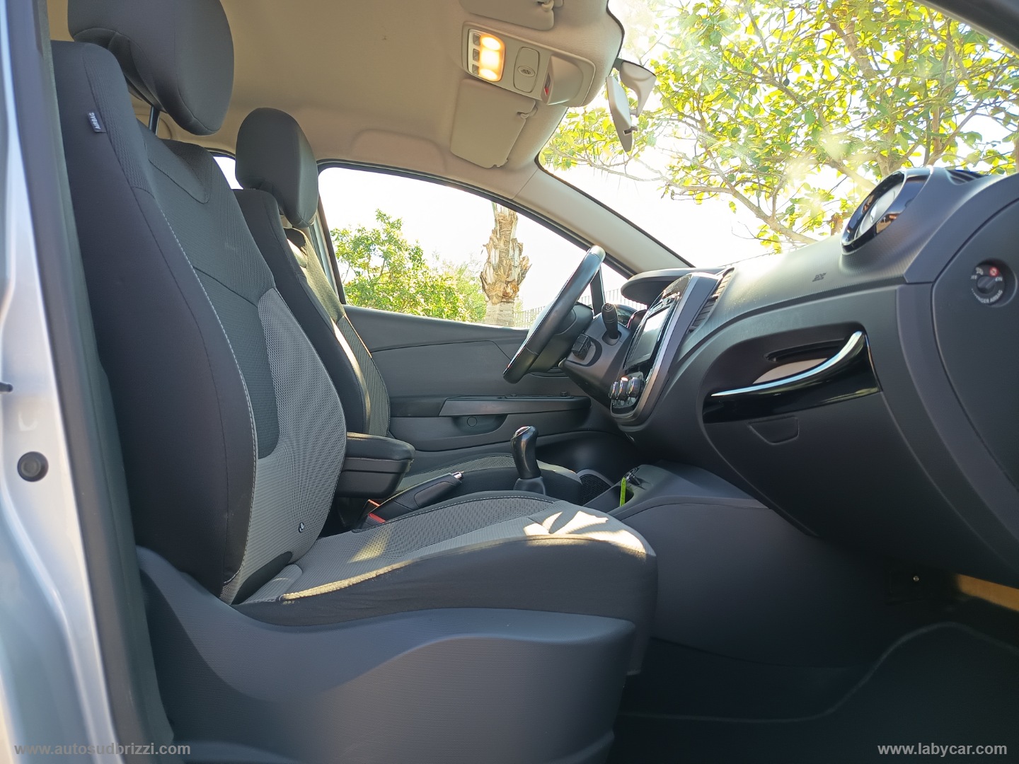 Captur 1.5 dCi 8V 90 CV S&S Live NAVI - immagine 14