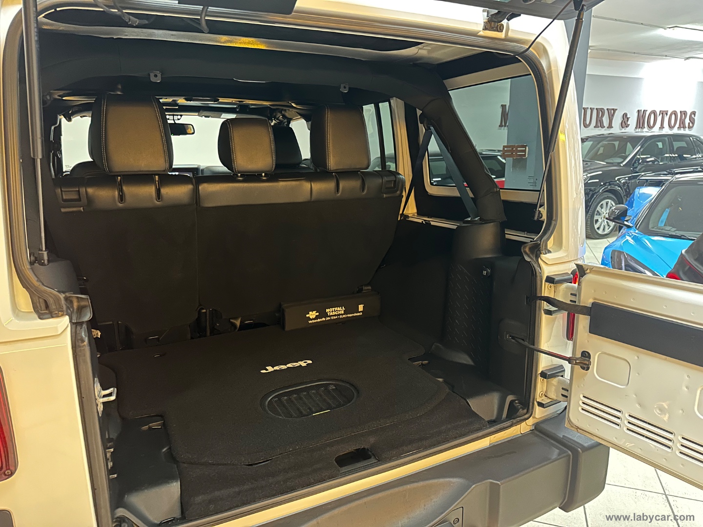 Wrangler Unlimited 2.8 CRD Sahara A. - immagine 14