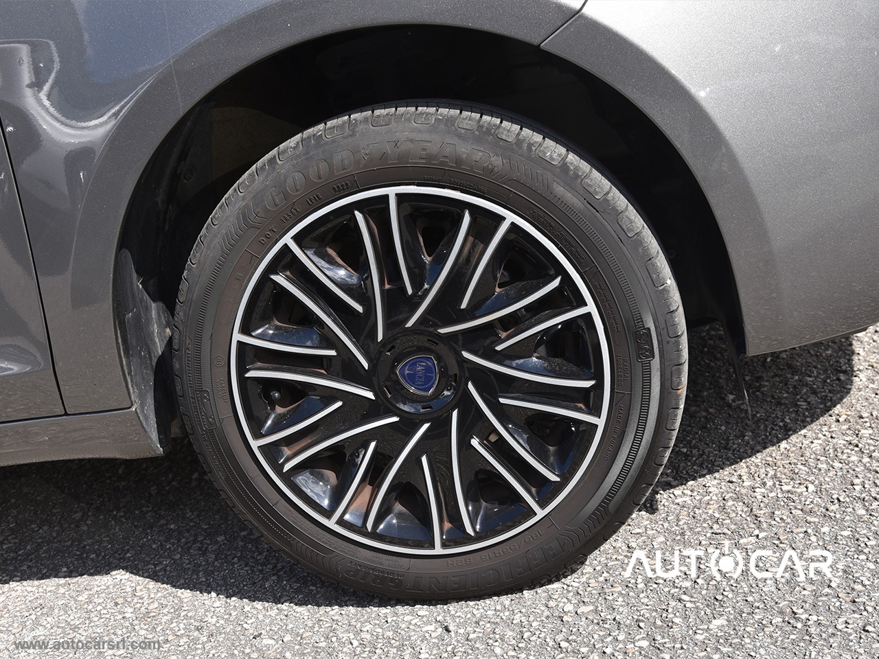 Ypsilon 1.0 FireFly 5p.S&S Hybrid Silver PLUS S - immagine 14