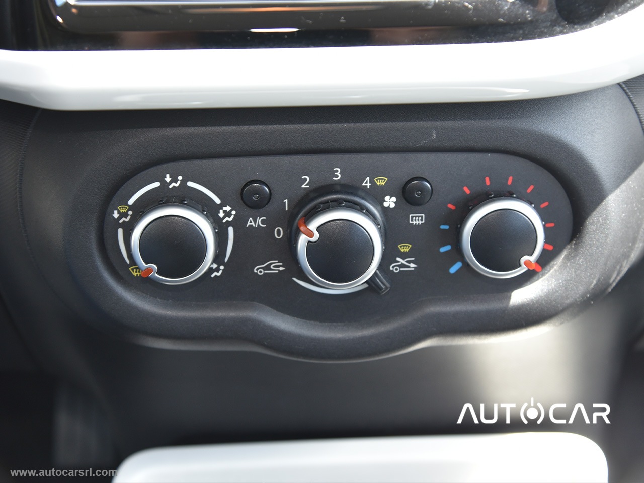Twingo TCe 90 CV S&S Lovely - immagine 14