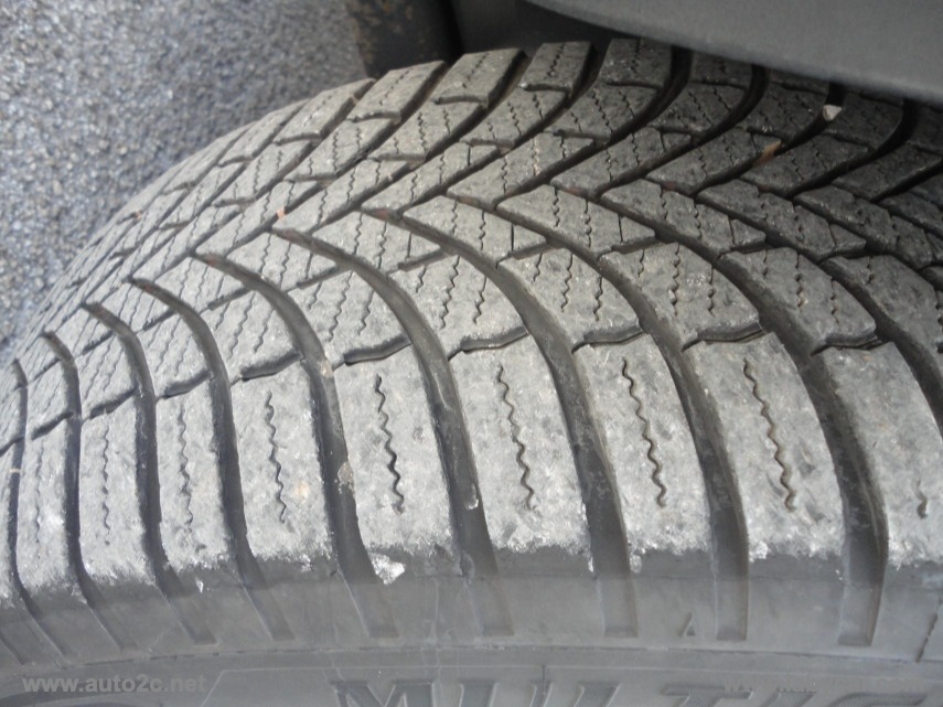 Freelander 2.2 TD4 S.W. SE - immagine 14