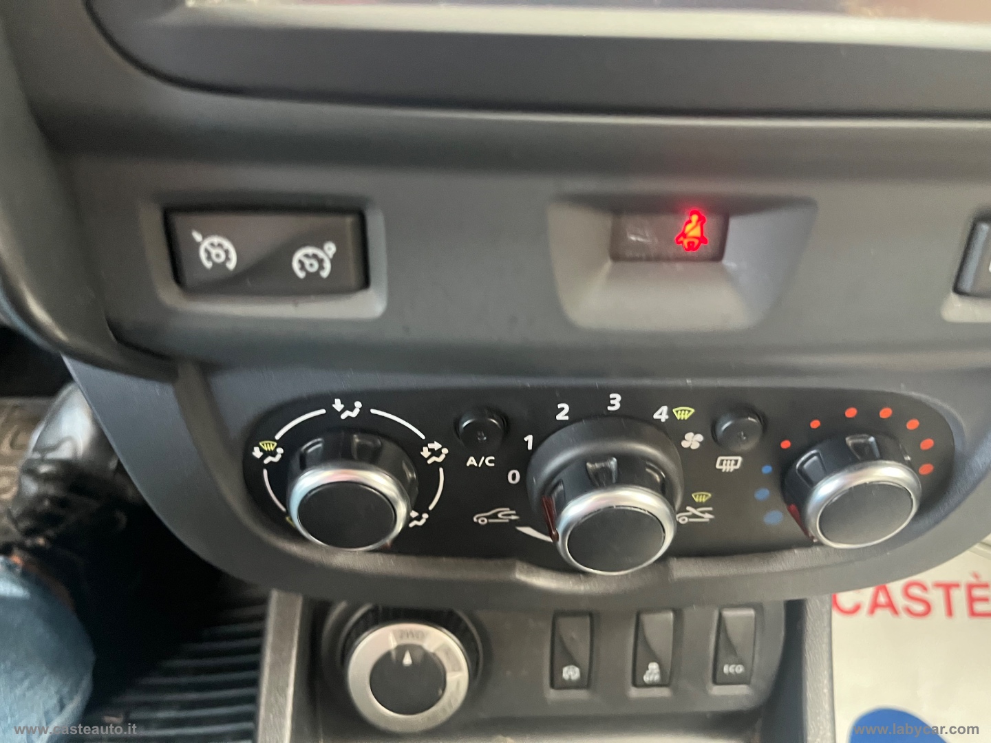 Duster 1.5 dCi 110 CV S&S 4x4 Lauréate CON GANCIO TRAINO - immagine 14