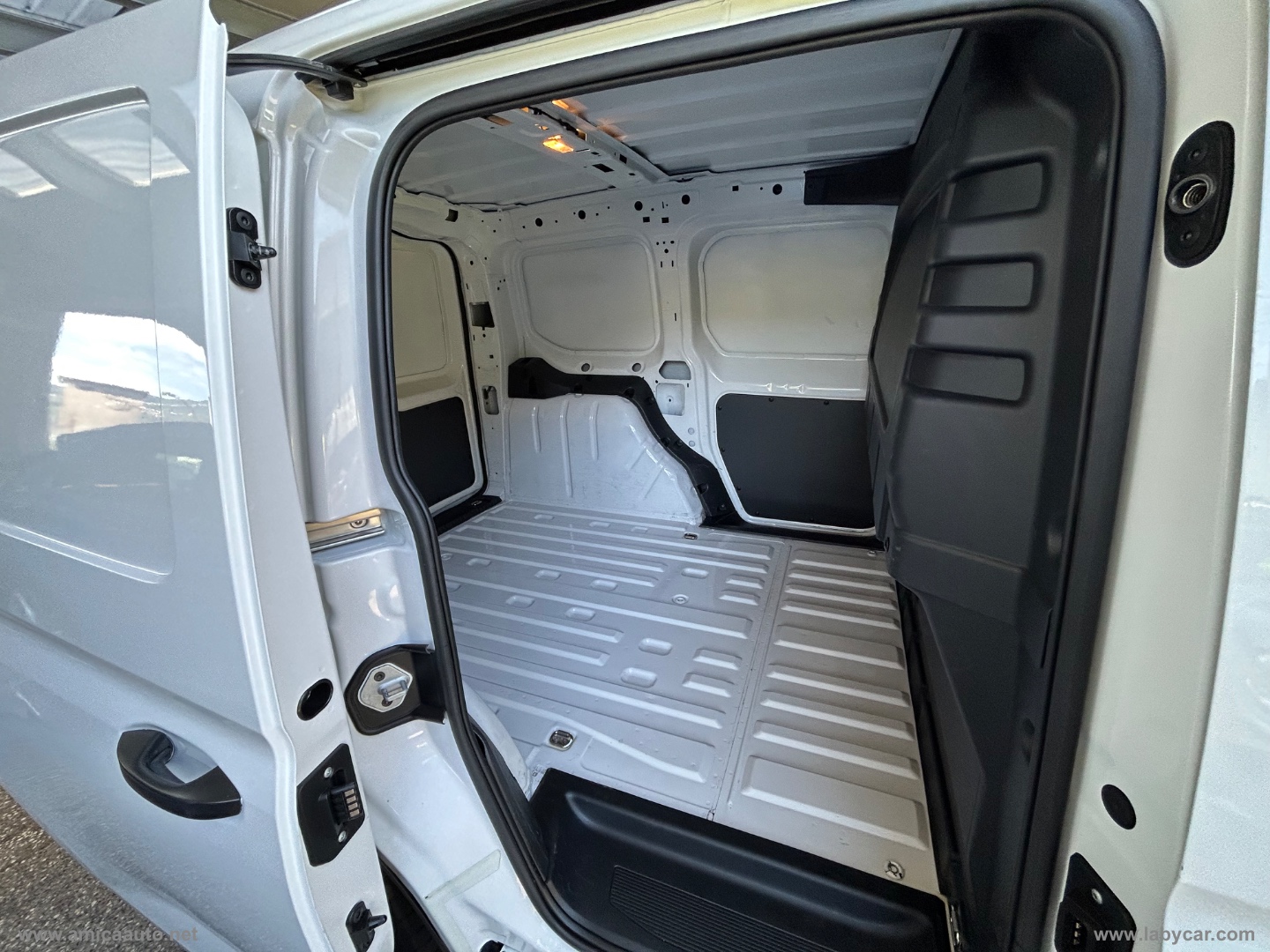Caddy 2.0 TDI 122CV 4M Furgone Business 4X4 - immagine 14