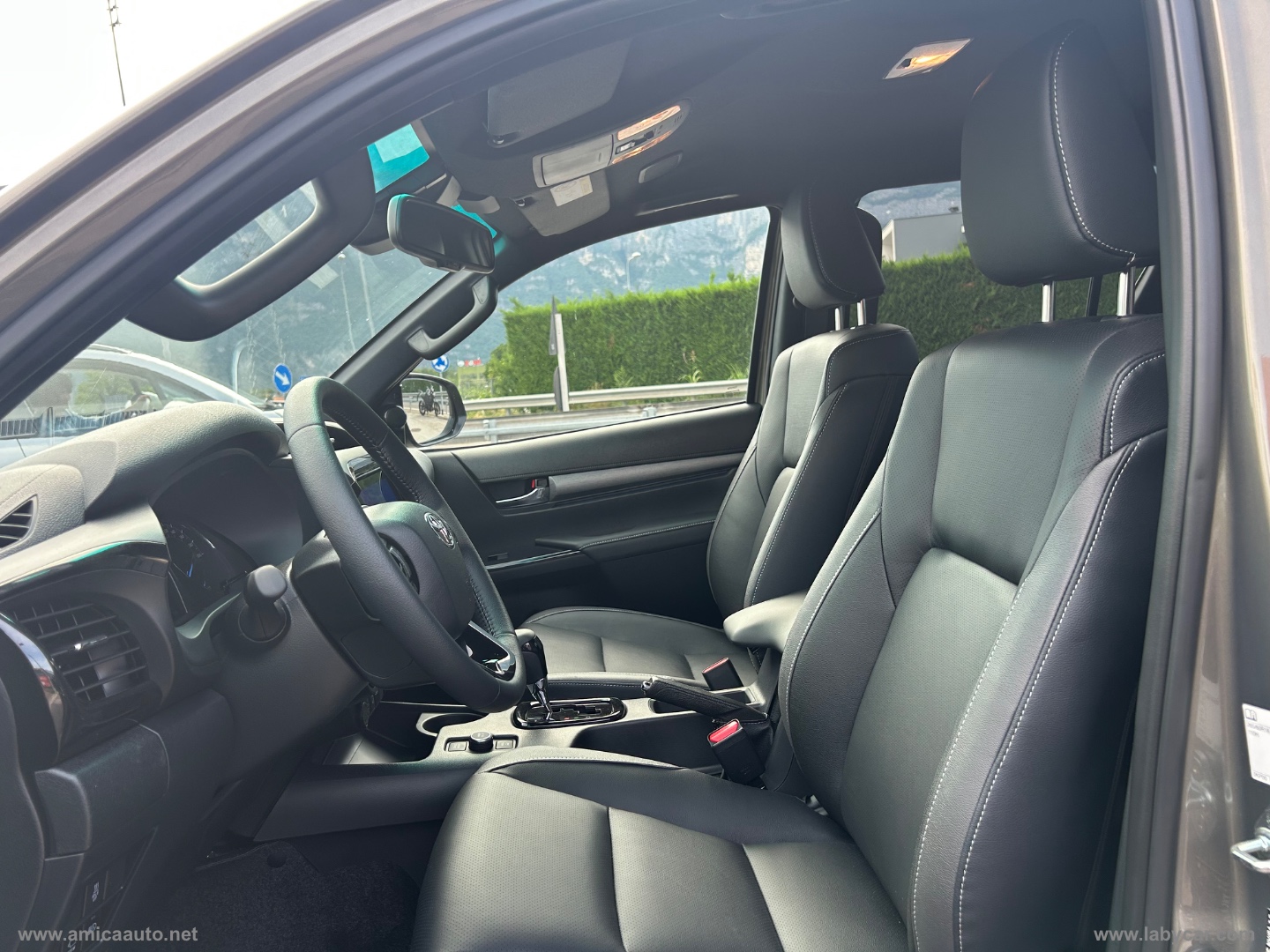 Hilux 2.8 D-4D 48V A/T 4WD DC Invincible - immagine 14