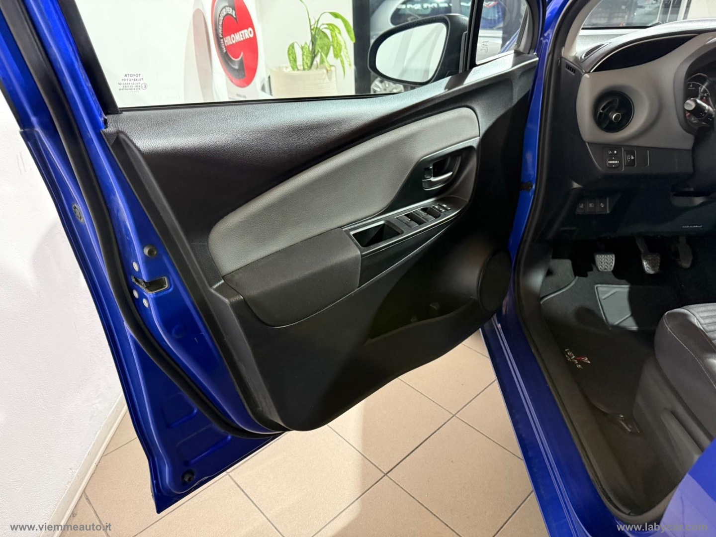 Yaris 1.5 5p. Lounge - immagine 14