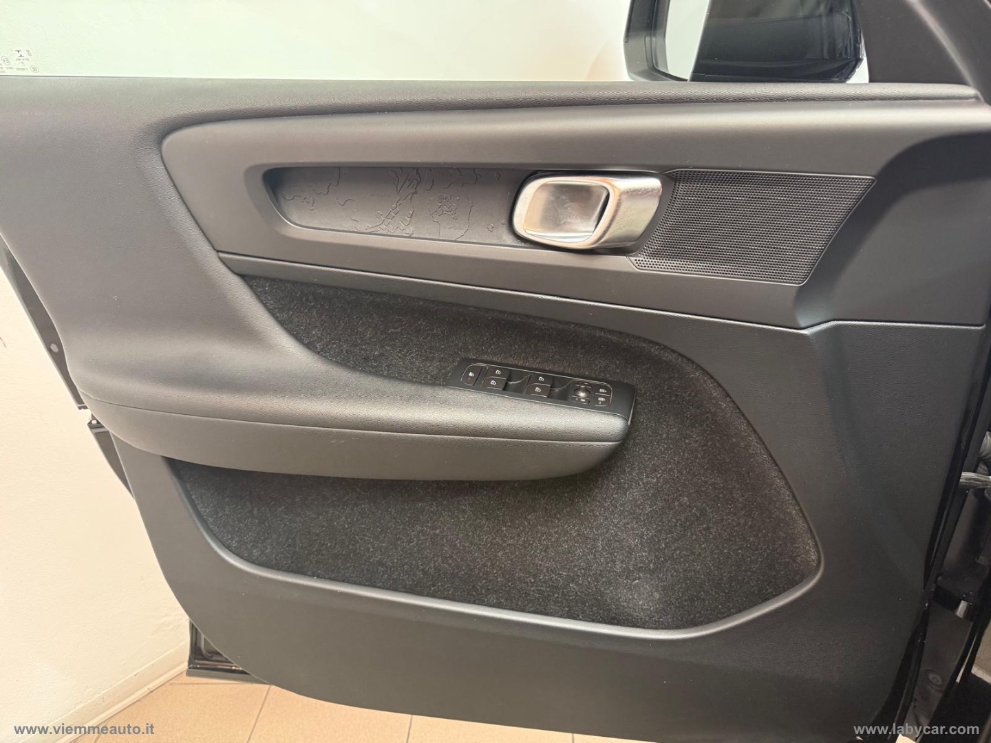XC40 D3 R-design - immagine 14