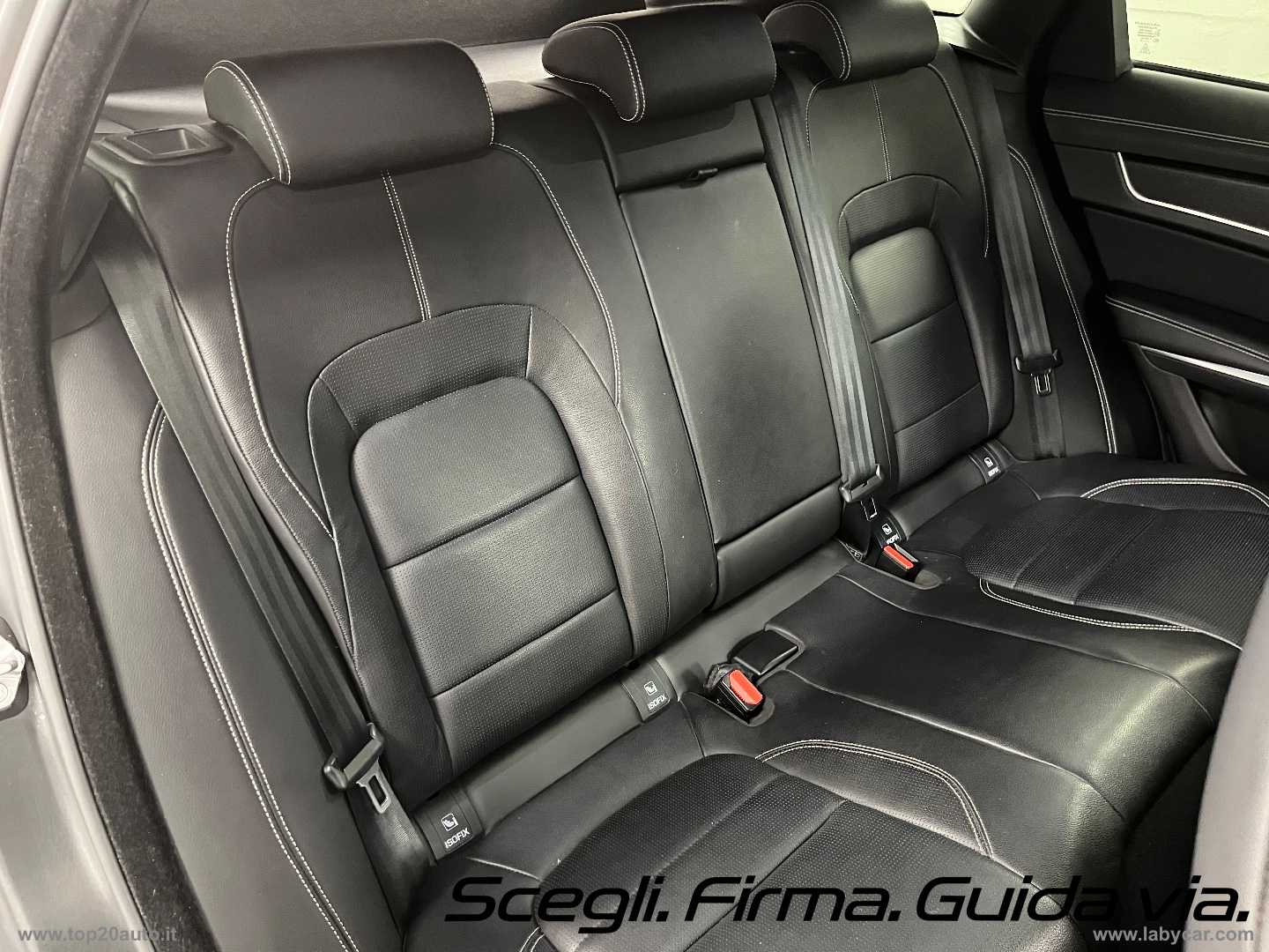 F-Pace 2.0 250 CV AWD aut. R-Dyn. Black EDITION - immagine 14