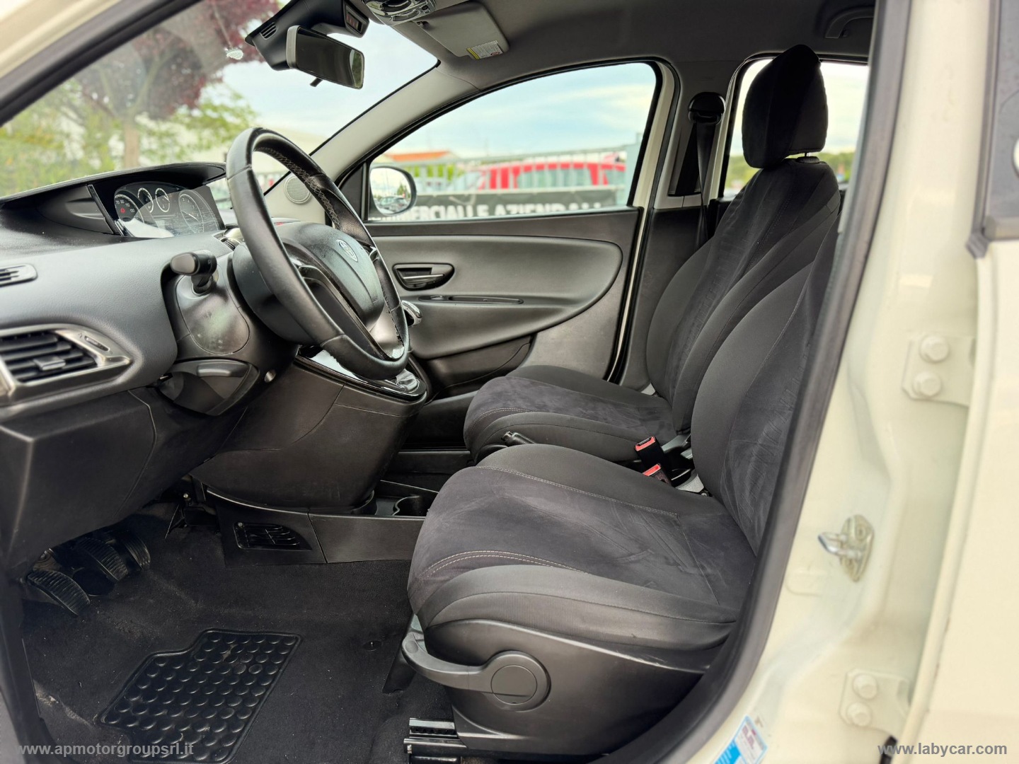 Ypsilon 0.9 T.Air 85CV 5p. Met.Ec. Gold - immagine 14