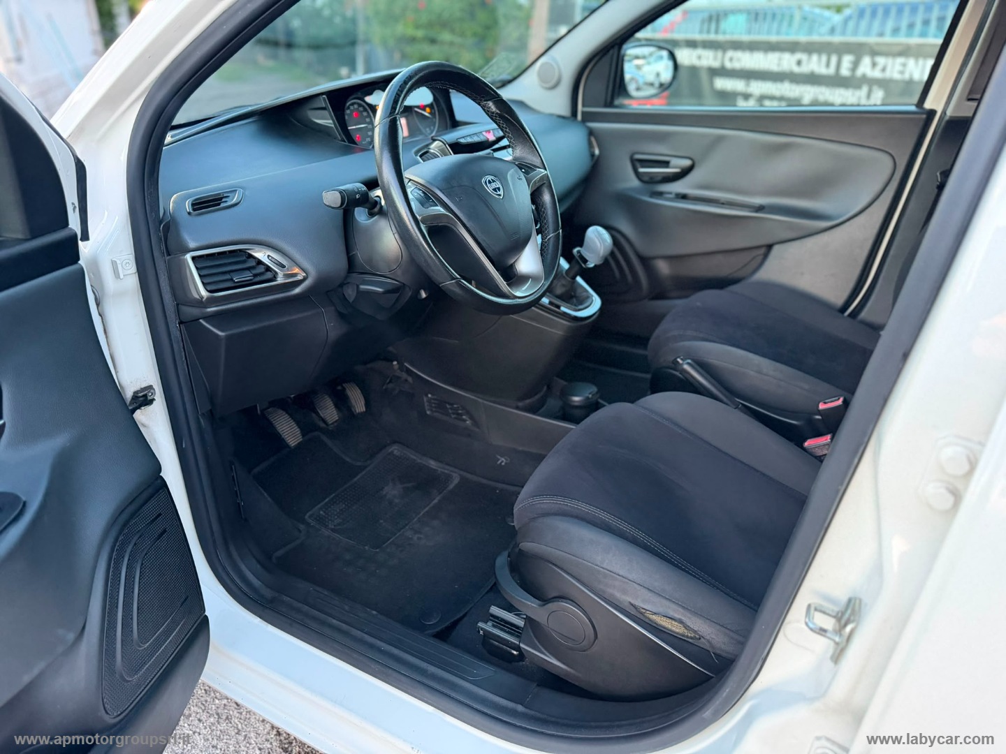 Ypsilon 0.9 T.Air 85CV 5p. Met.Ec. Gold - immagine 14