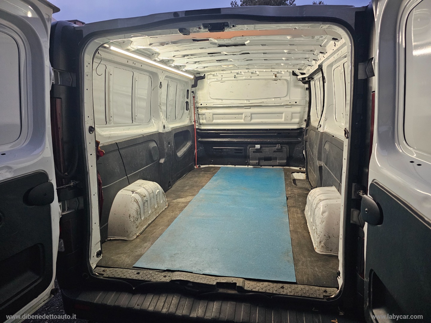 Vivaro 29 1.6 BiT. EcoF. PC-TN Furg. Ed. - immagine 14