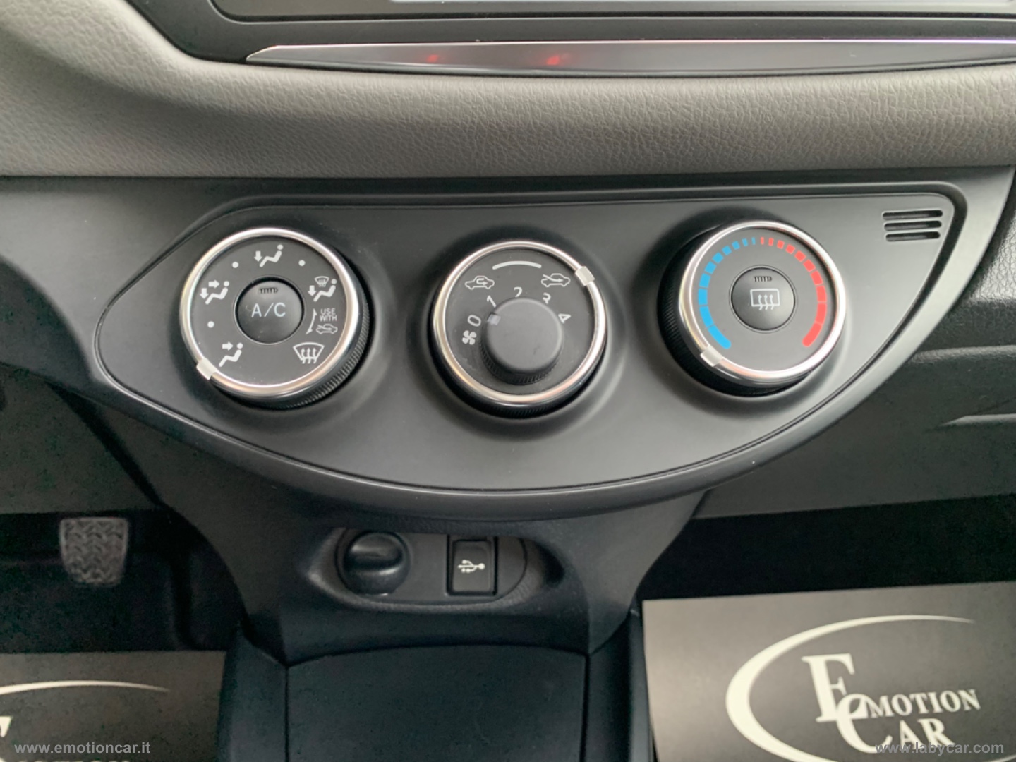 Yaris 1.4 D-4D 5p. Lounge -2016 - immagine 14