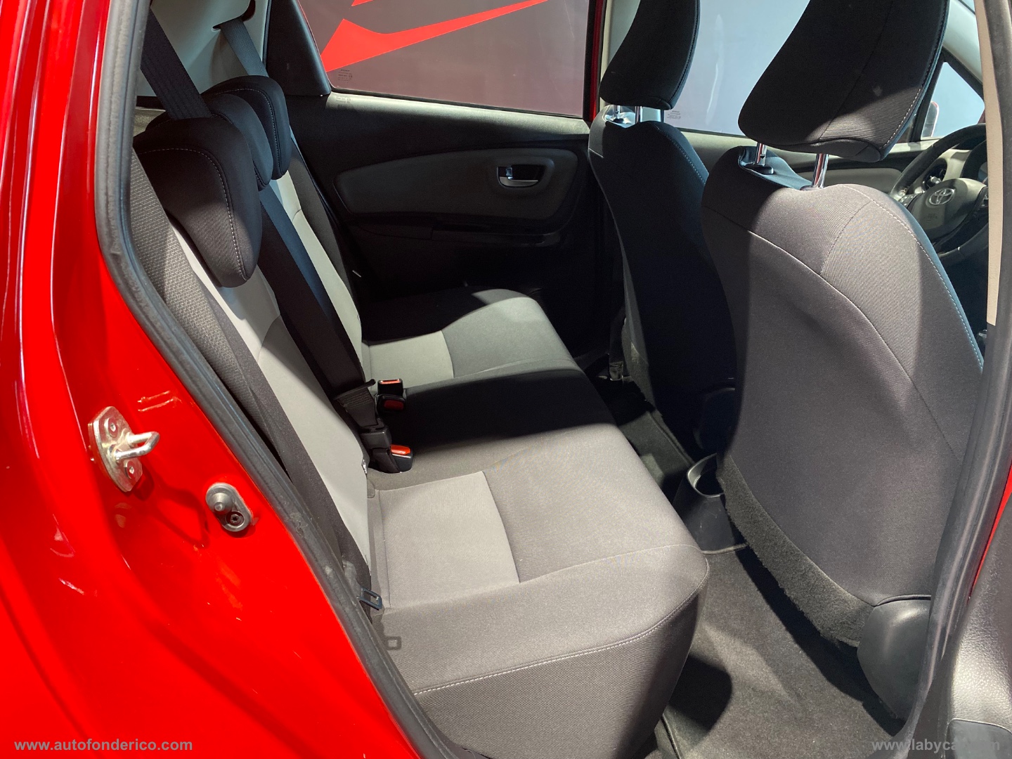 Yaris 1.0 72 CV 5p. Lounge - immagine 14