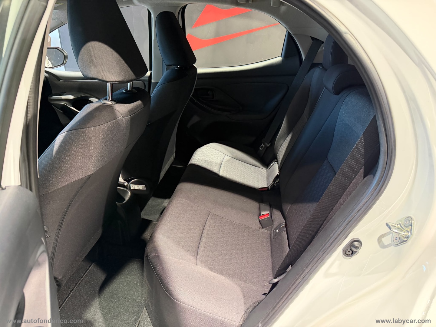 Yaris 1.0 5p. Active - immagine 14