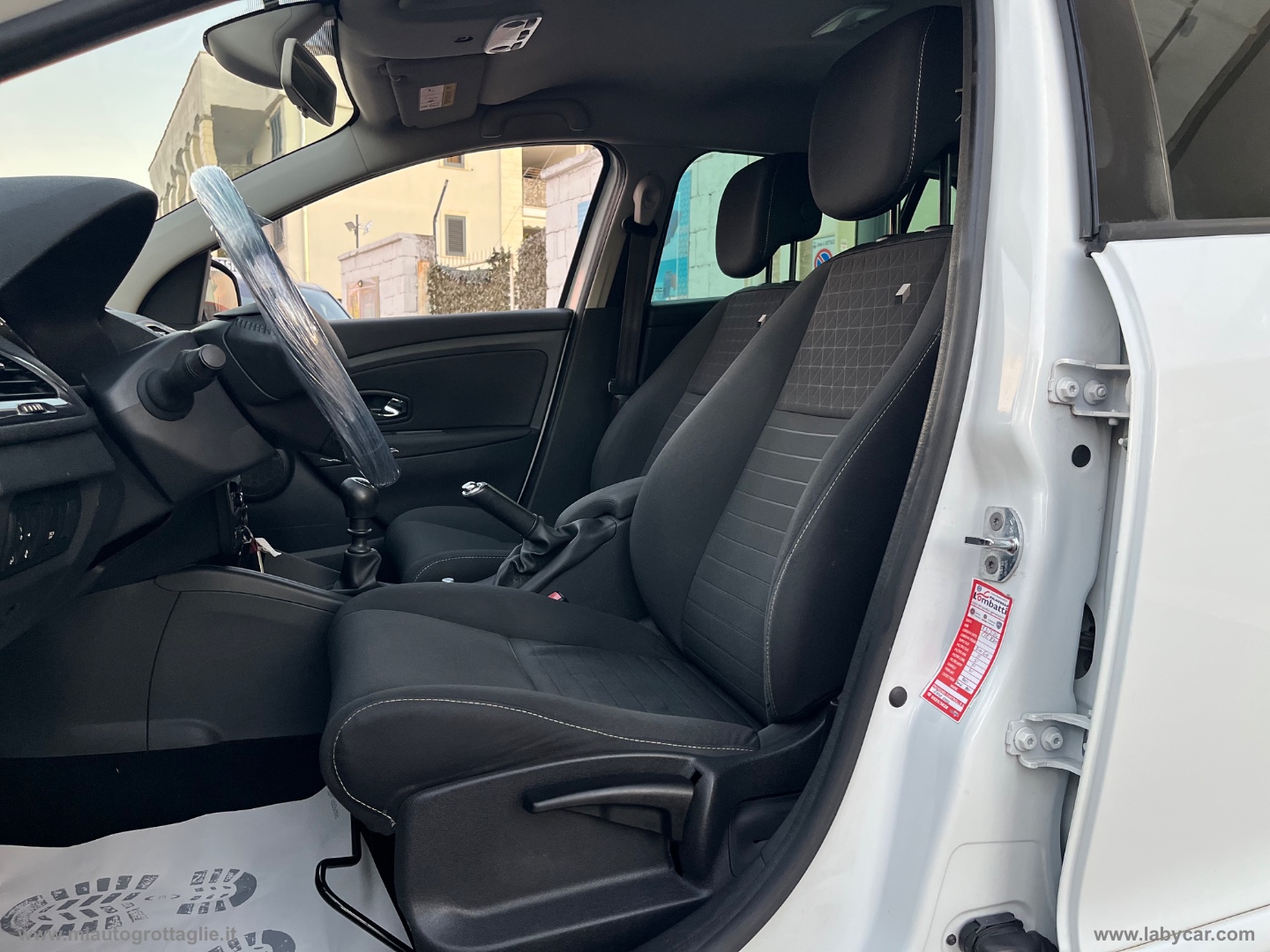 Mégane 1.5 dCi 110 CV SporTour Limited - immagine 14