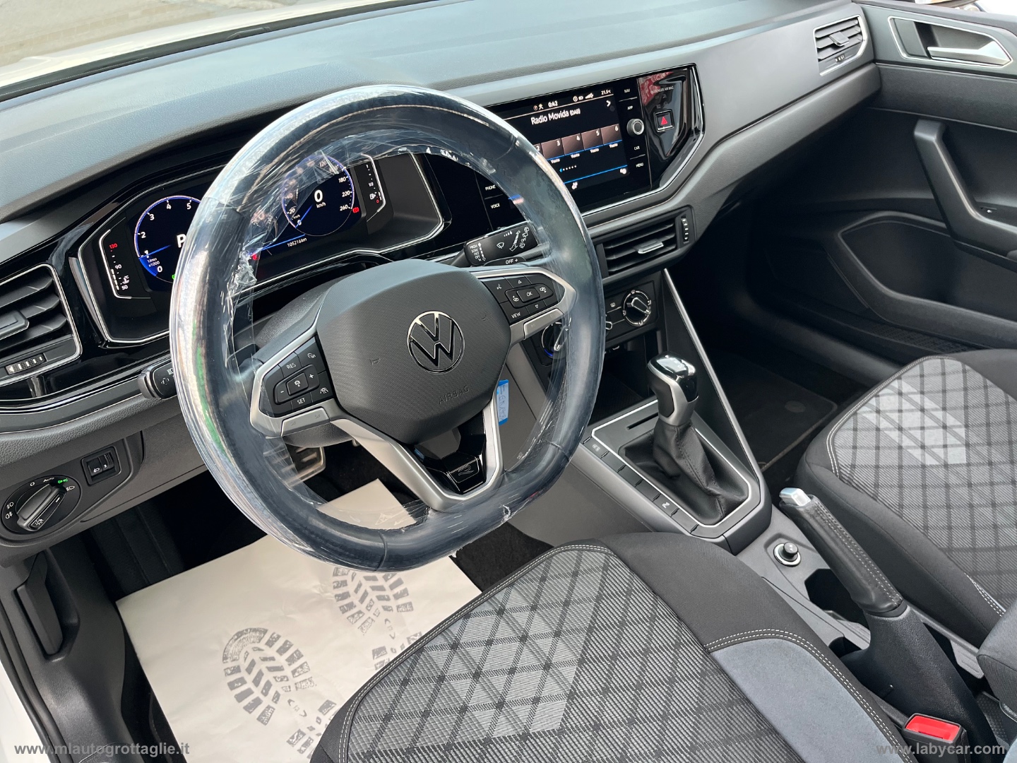 Taigo 1.0 TSI 110 CV DSG R-Line -TETTO - immagine 14