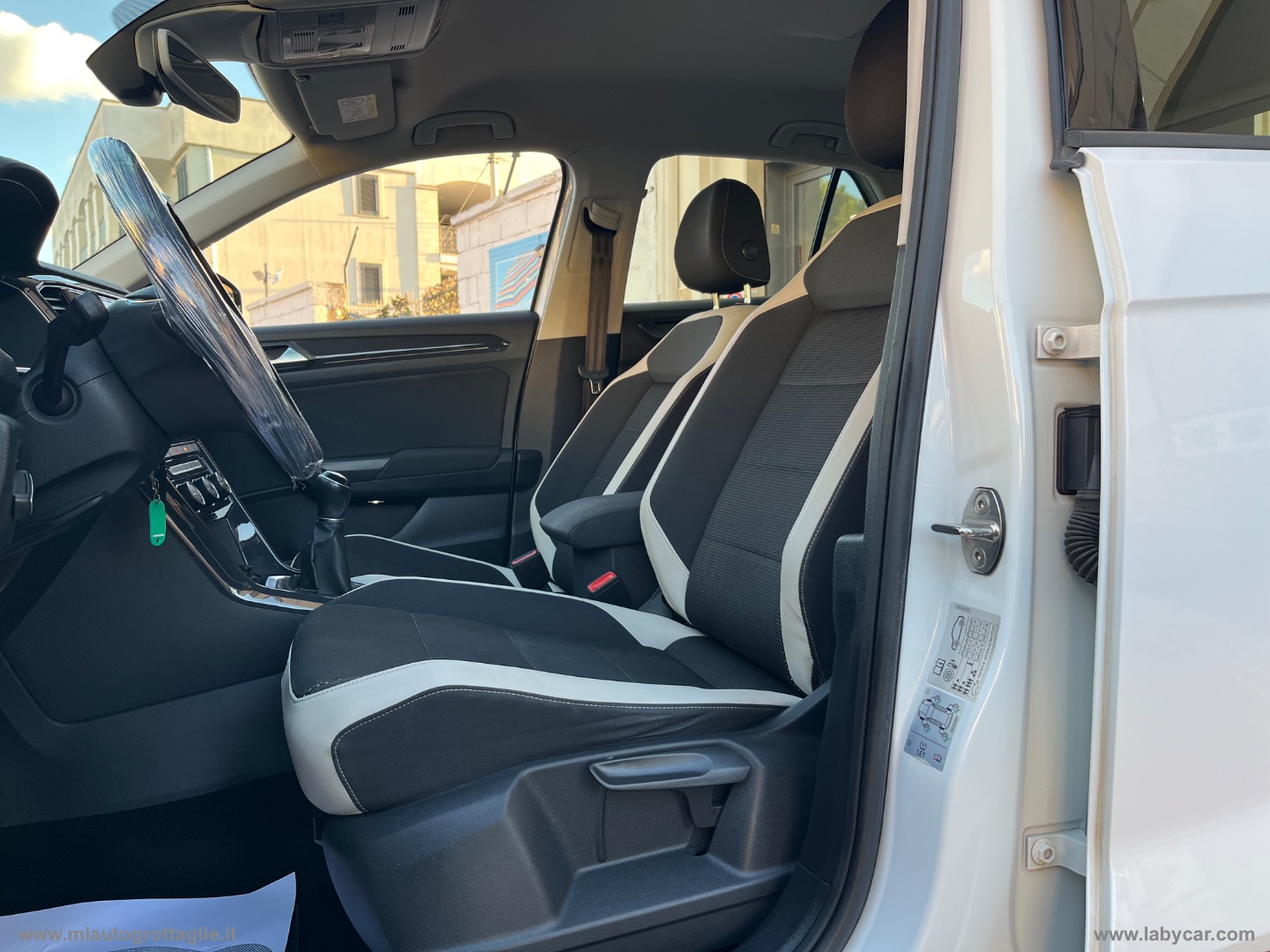 T-Roc 1.6 TDI SCR Advanced BlueMot.Tech. - immagine 14