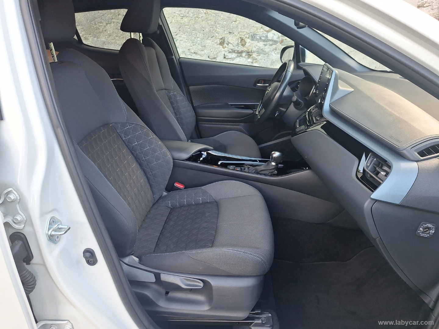 C-HR 1.8 Hybrid E-CVT TREND GARANZIA UFF. TAGLIANDI - immagine 14