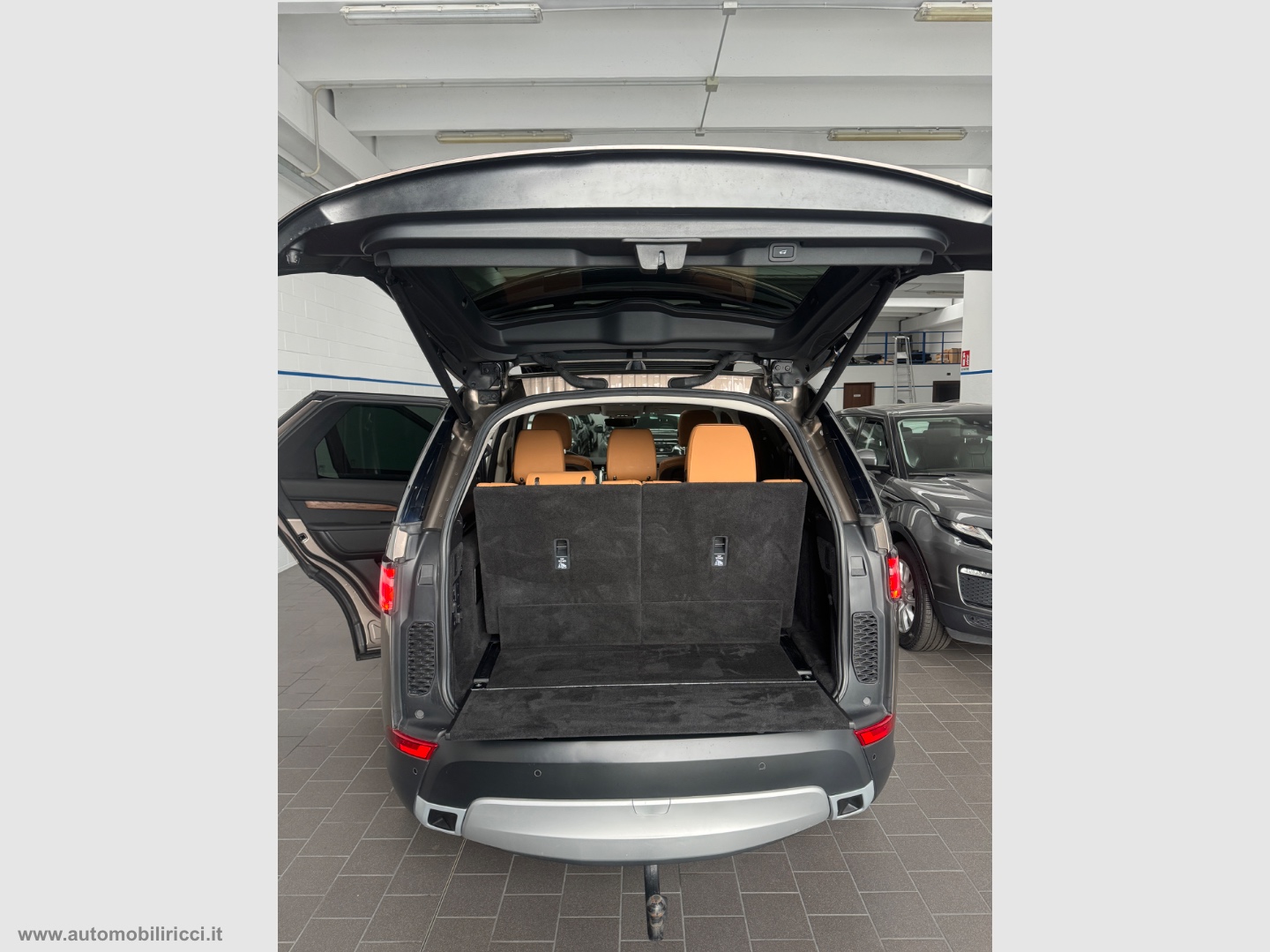Discovery 2.0 SD4 240 CV HSE Luxury 7 POSTI - immagine 14