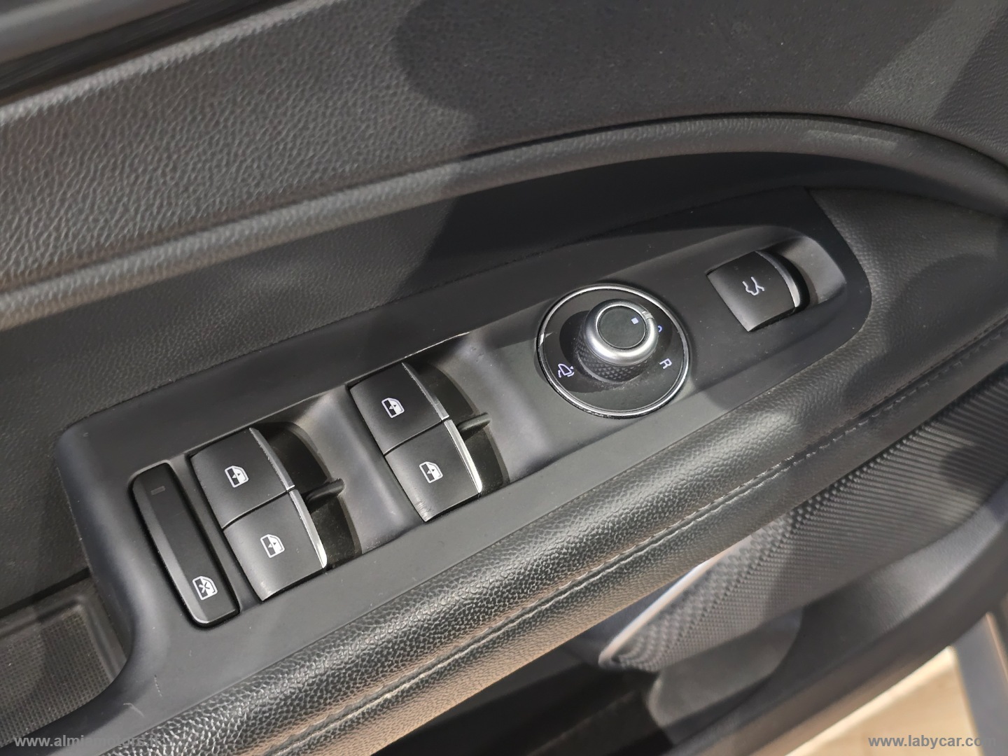 Stelvio 2.2 T.diesel 180CV AT8 RWD Exec. - immagine 14