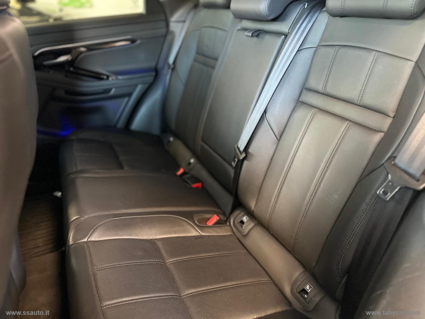 RR Evoque 2.0D L.Flw 150 AWD R-Dyn.HSE TAGLIANDI CERTIFICATI!! - immagine 14
