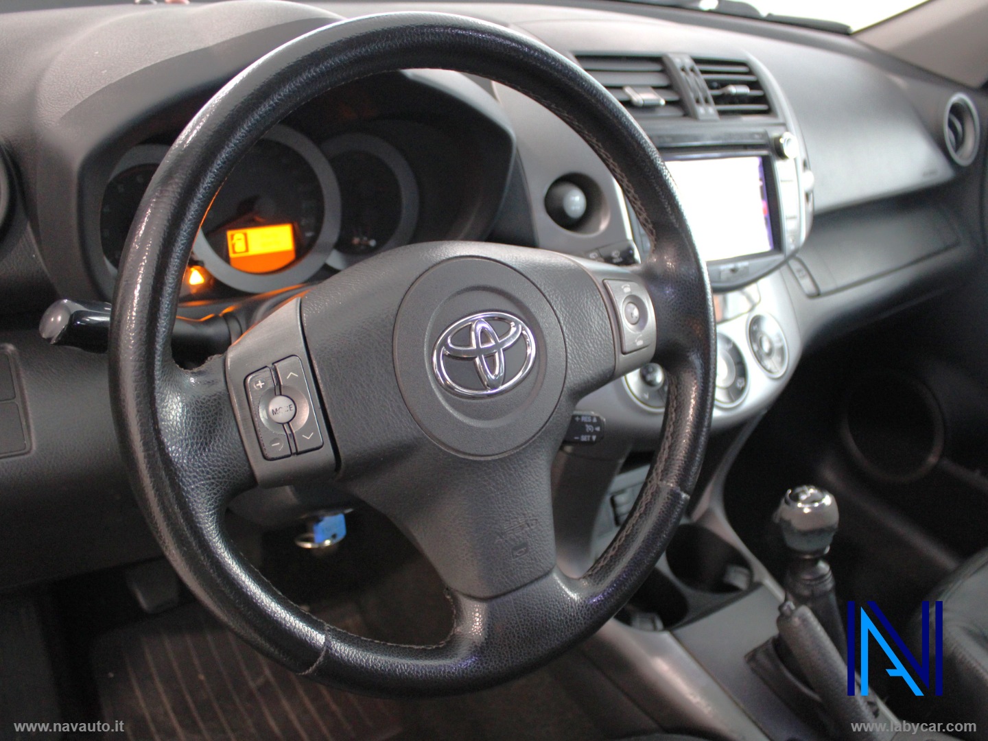RAV4 2.2 D-4D 177 CV Luxury - immagine 14