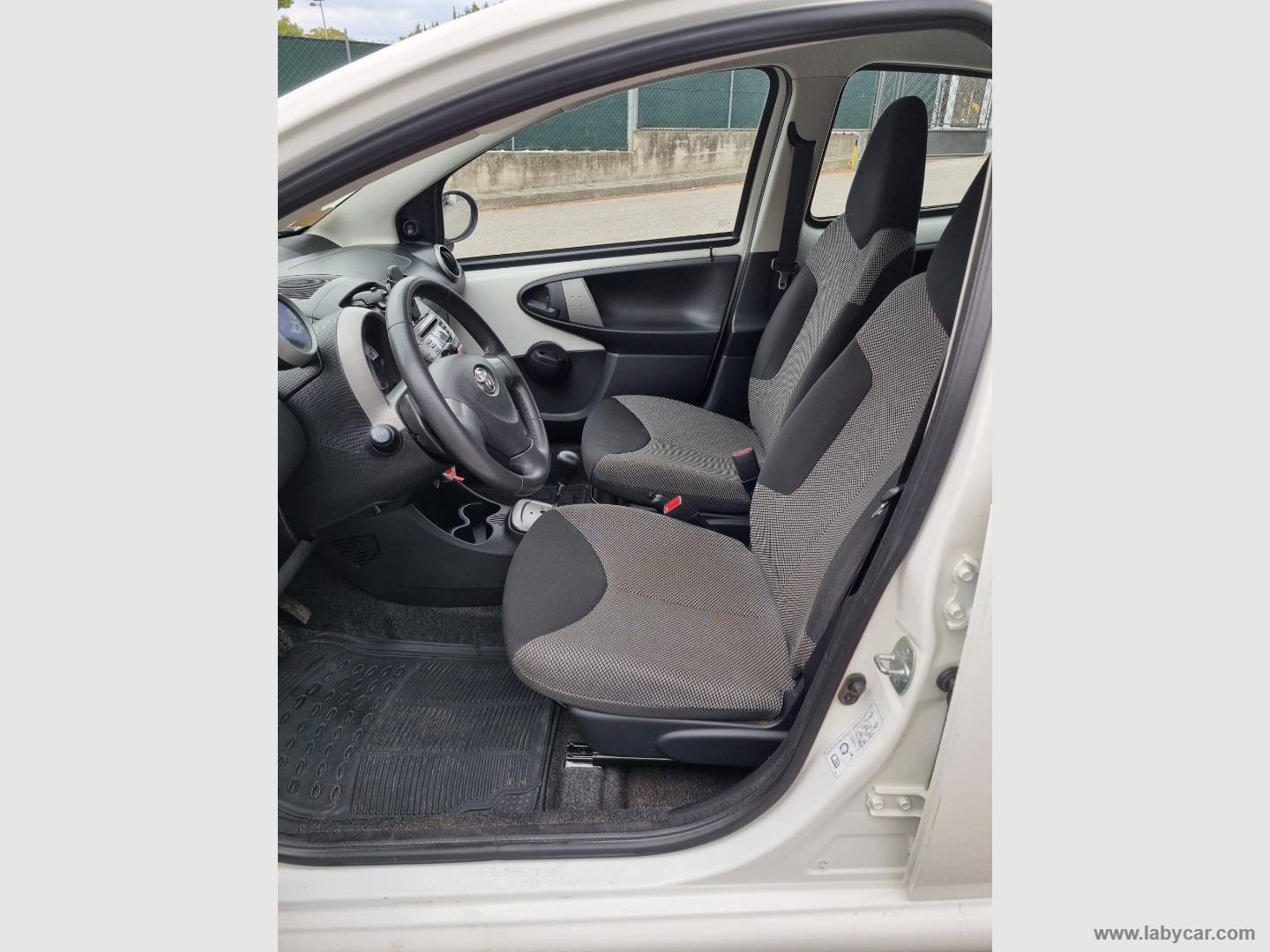 Aygo 1.0 12V VVT-i 5p. Lounge MMT - immagine 14