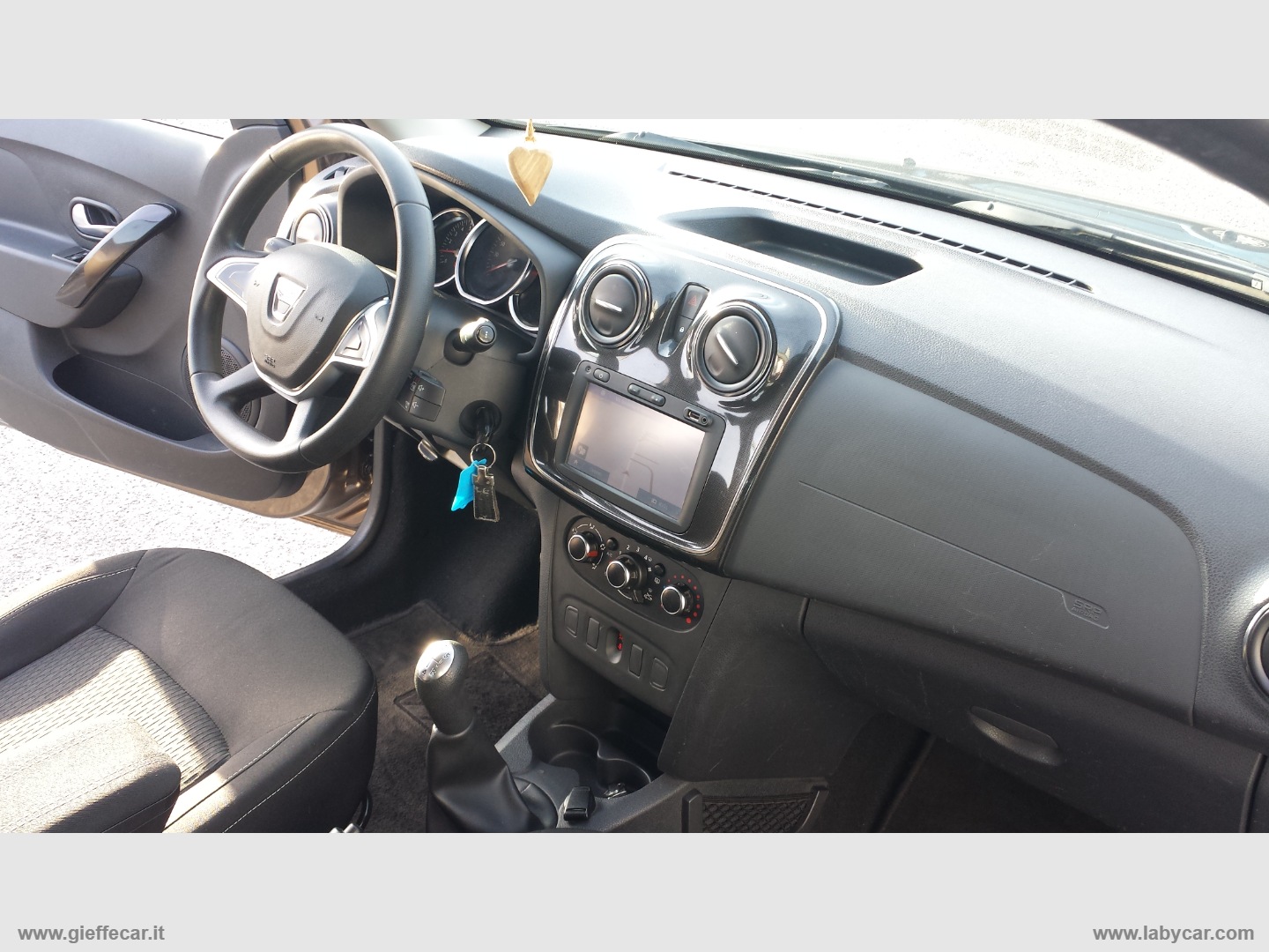 Sandero 1.0 SCe 12V 75 CV Lauréate - immagine 15