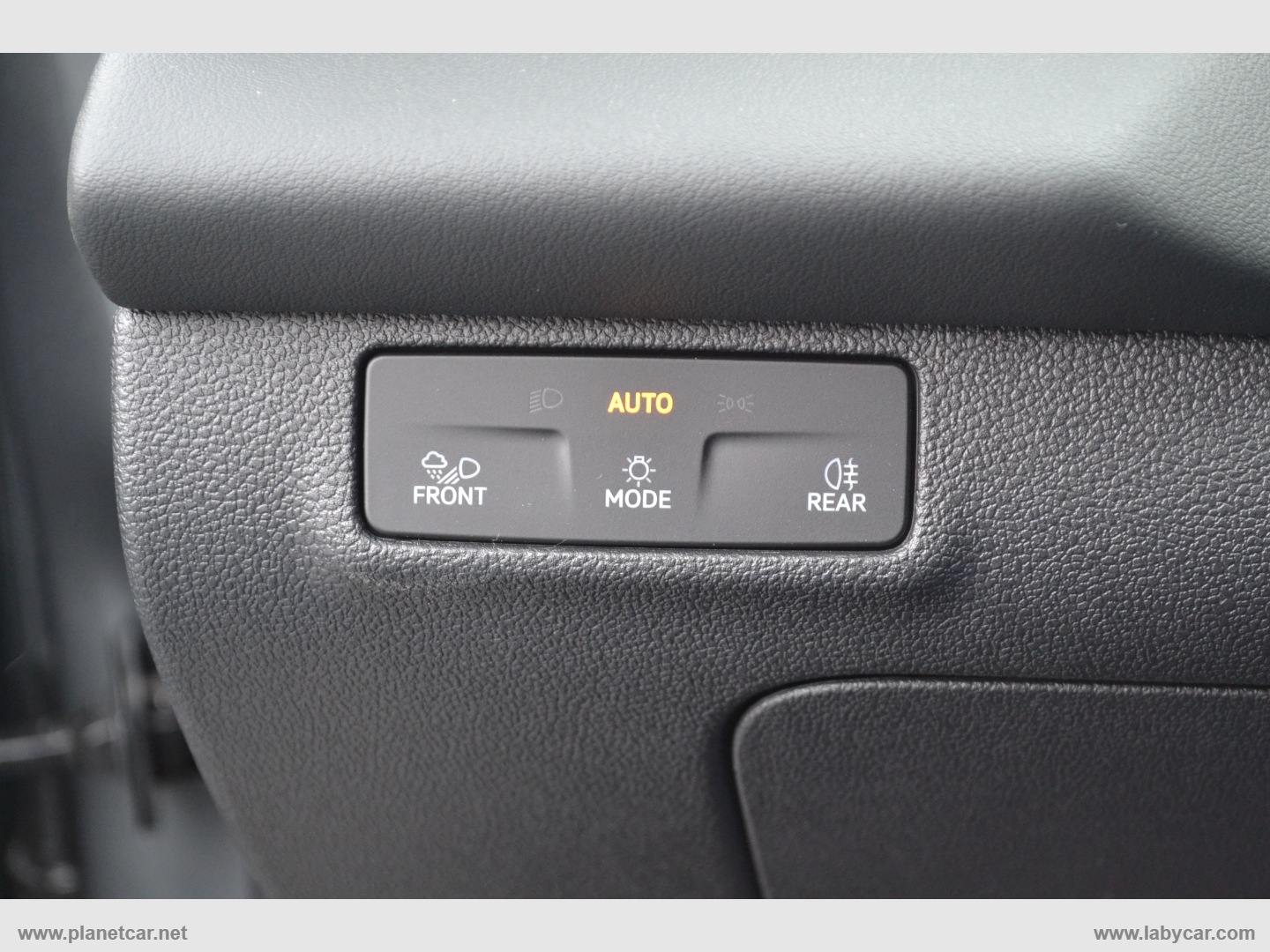 T-Roc 1.5 eTSI ACT 150 CV DSG R-Line - immagine 15