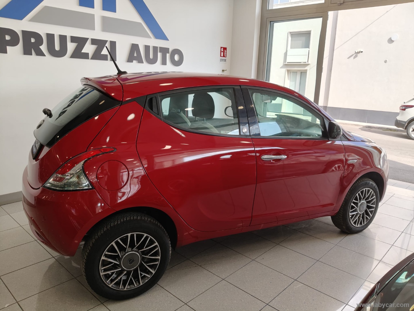 Ypsilon 0.9 TwinAir 5p. Met.Eco. Gold - immagine 15