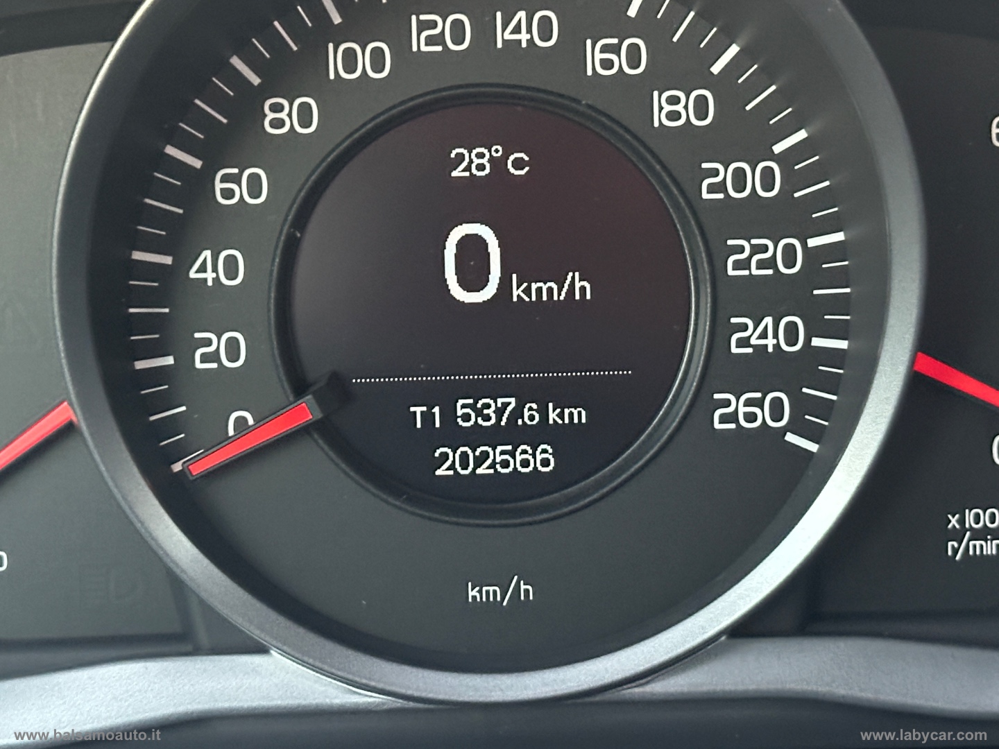 XC60 AWD 2.4D Momentum - immagine 15