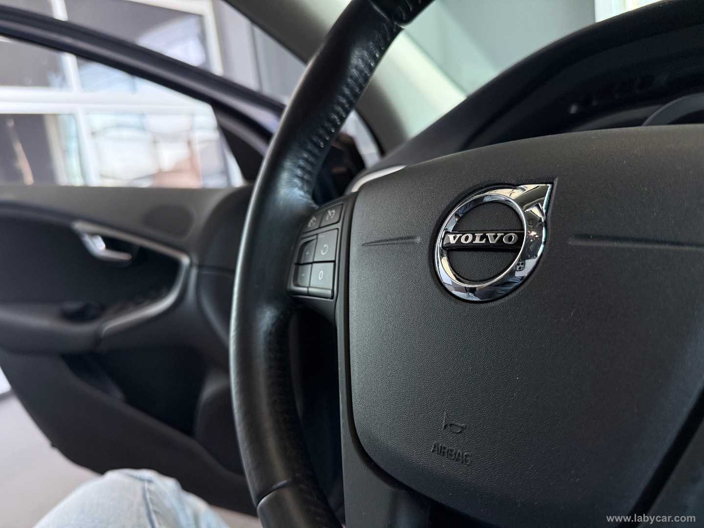 V40 D2 Momentum N1 GANCIO TRAINO - immagine 15