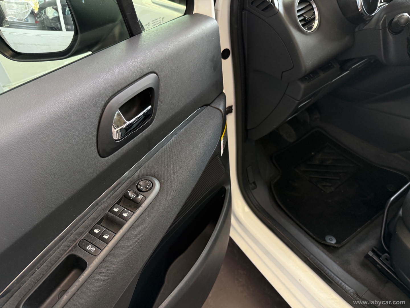 5008 1.6 HDi 115 CV Active - immagine 15