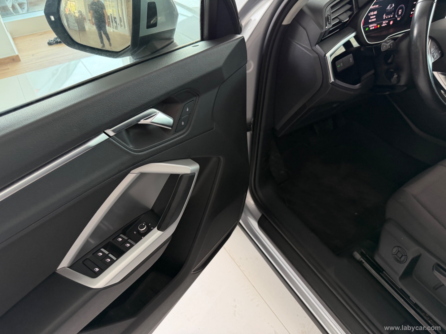 Q3 35 TDI S tronic Business - immagine 15