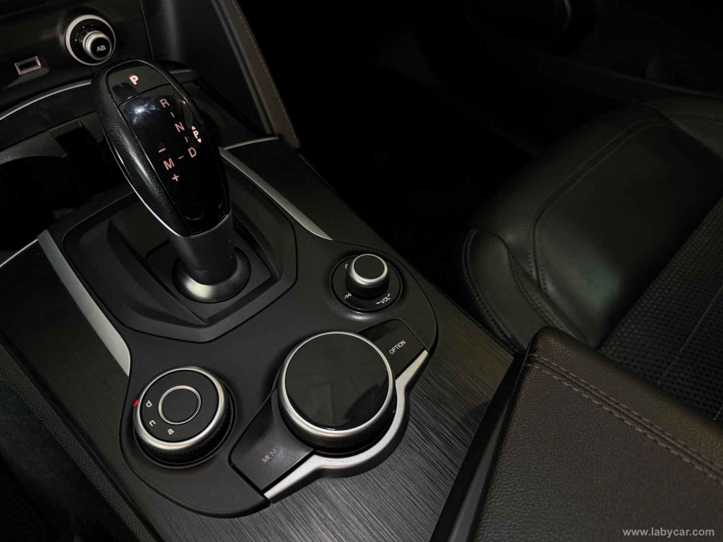 Stelvio 2.2 T.diesel 150CV AT8 RWD Super - immagine 15