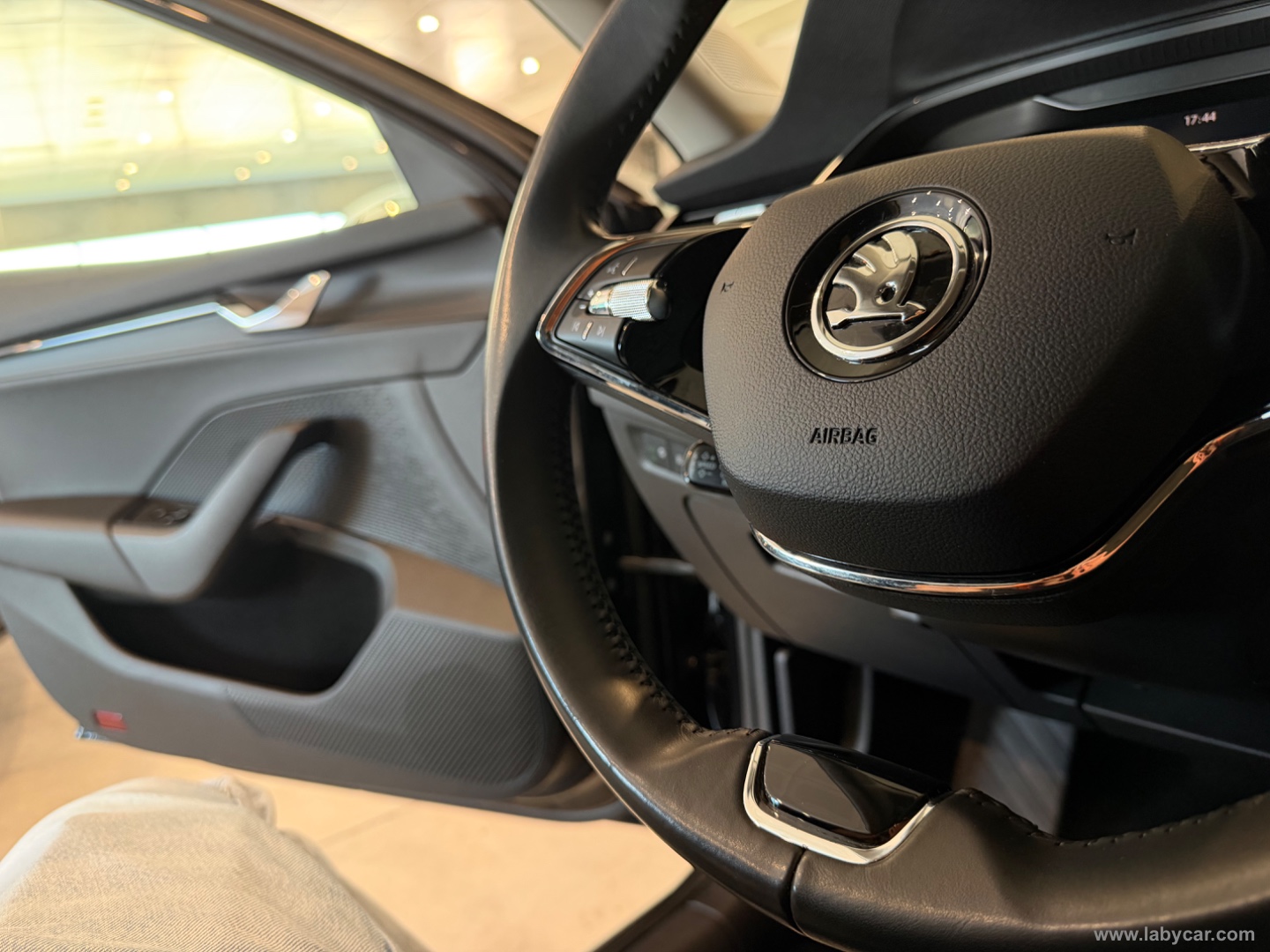 Octavia 2.0 TDI SCR 150CV DSG Wag. Exec. - immagine 15
