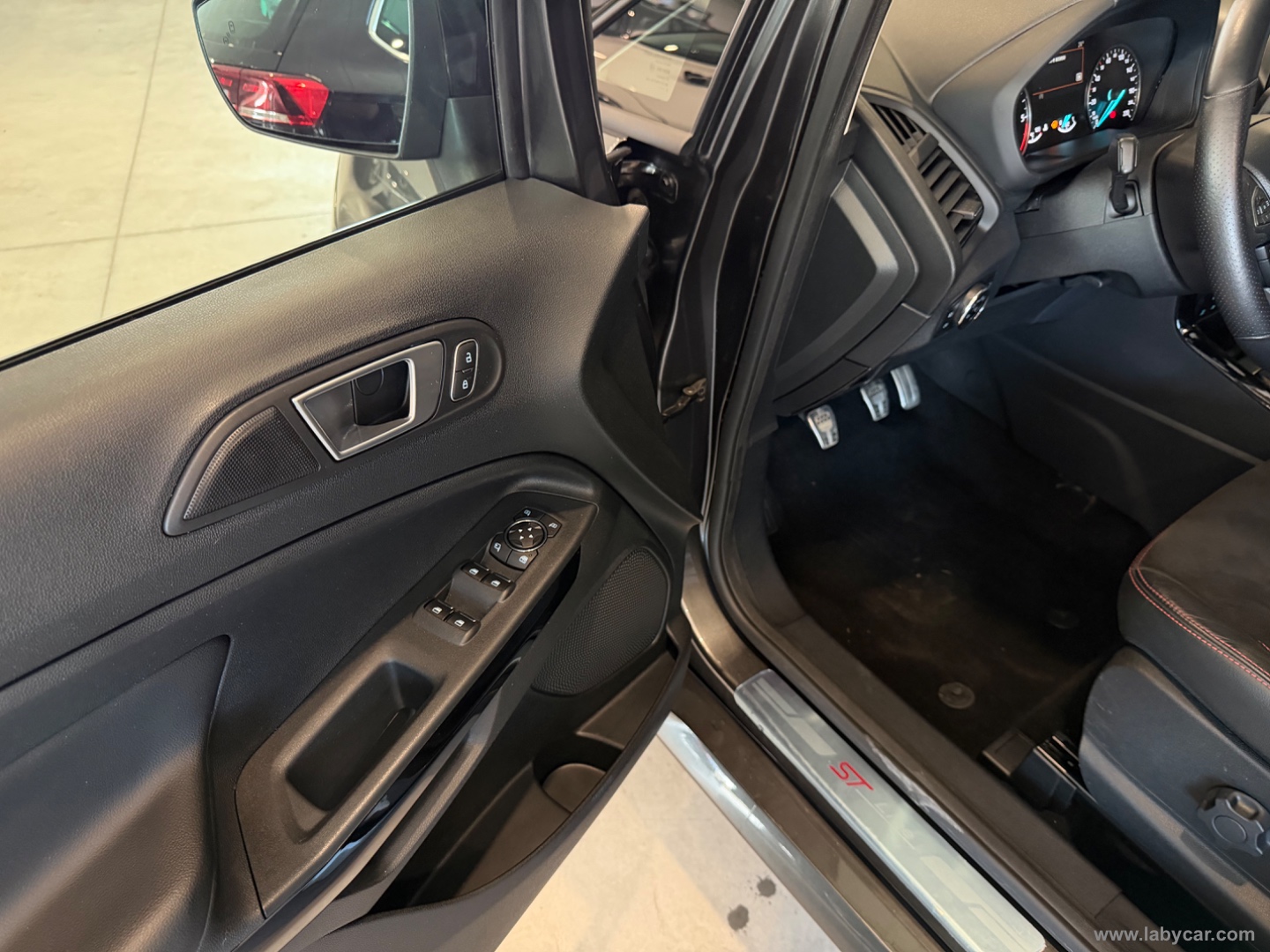 EcoSport 1.5 TDCi 125 CV S&S AWD ST-Line Bl. Ed. - immagine 15