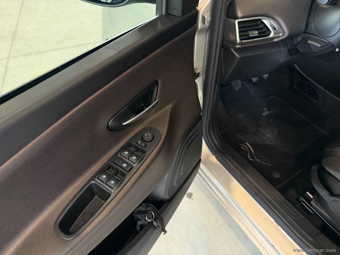 Ypsilon 1.2 69 CV 5p. GPL Ecochic Silver - immagine 15