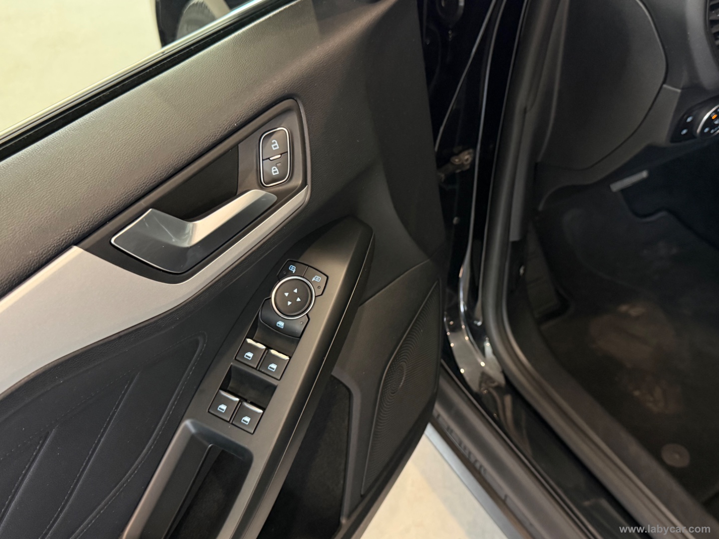 Focus 1.5 E.Blue 120CV aut. SW Bs Co-P. - immagine 15