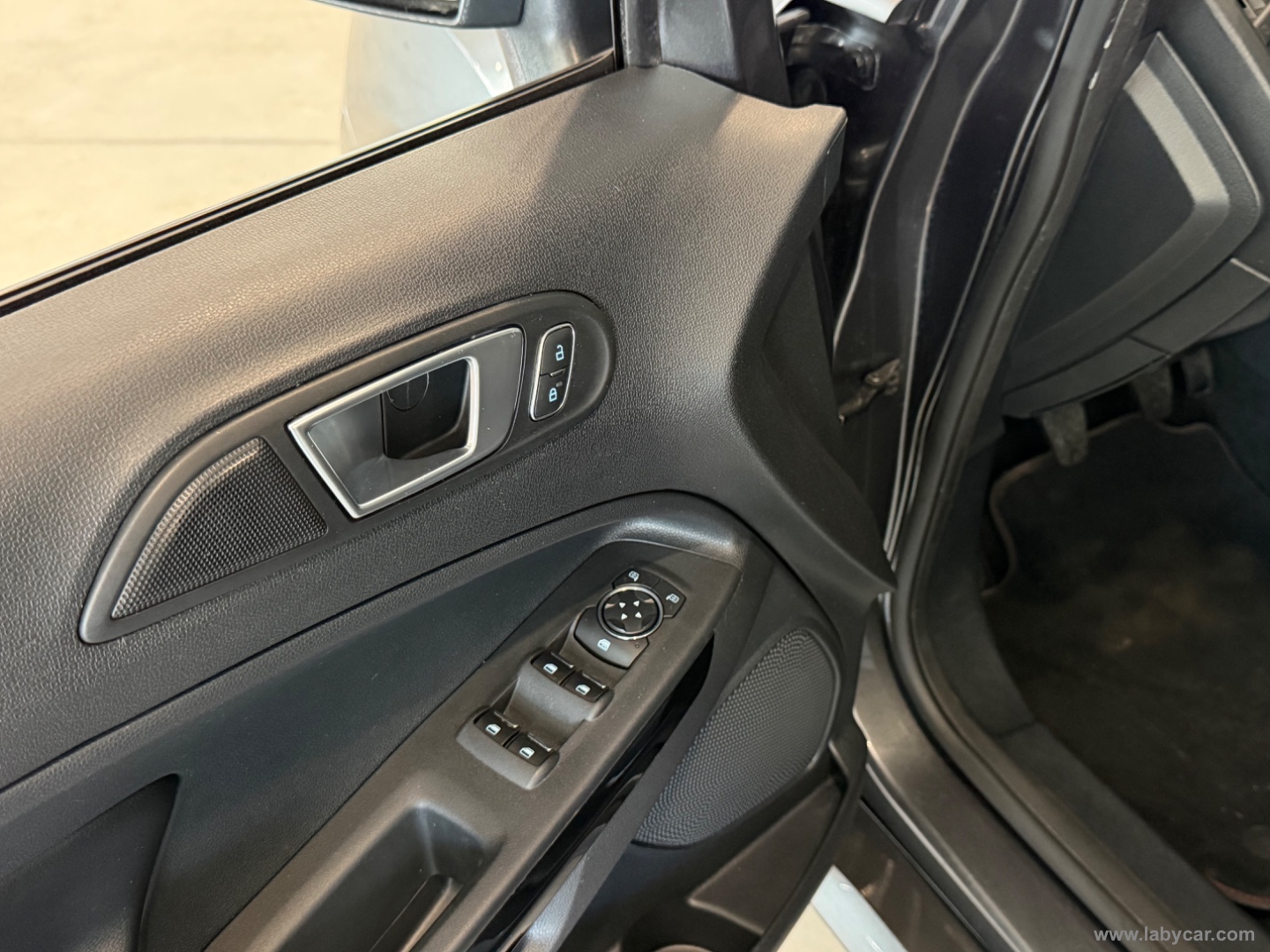 EcoSport 1.0 EcoBoost 125 CV S&S ST-Line - immagine 15