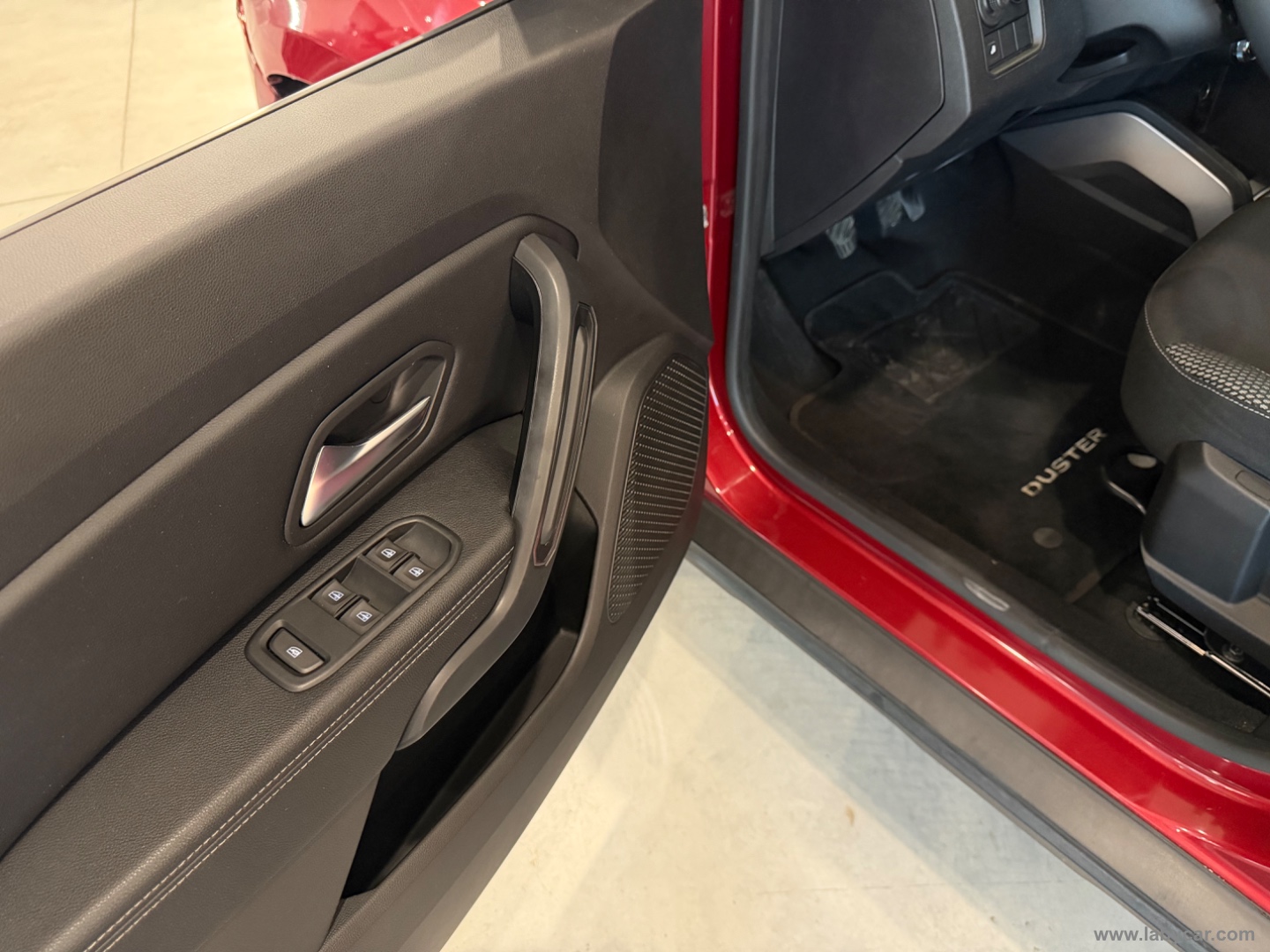 Duster 1.0 TCe 100CV ECO-G 4x2 Essential - immagine 15