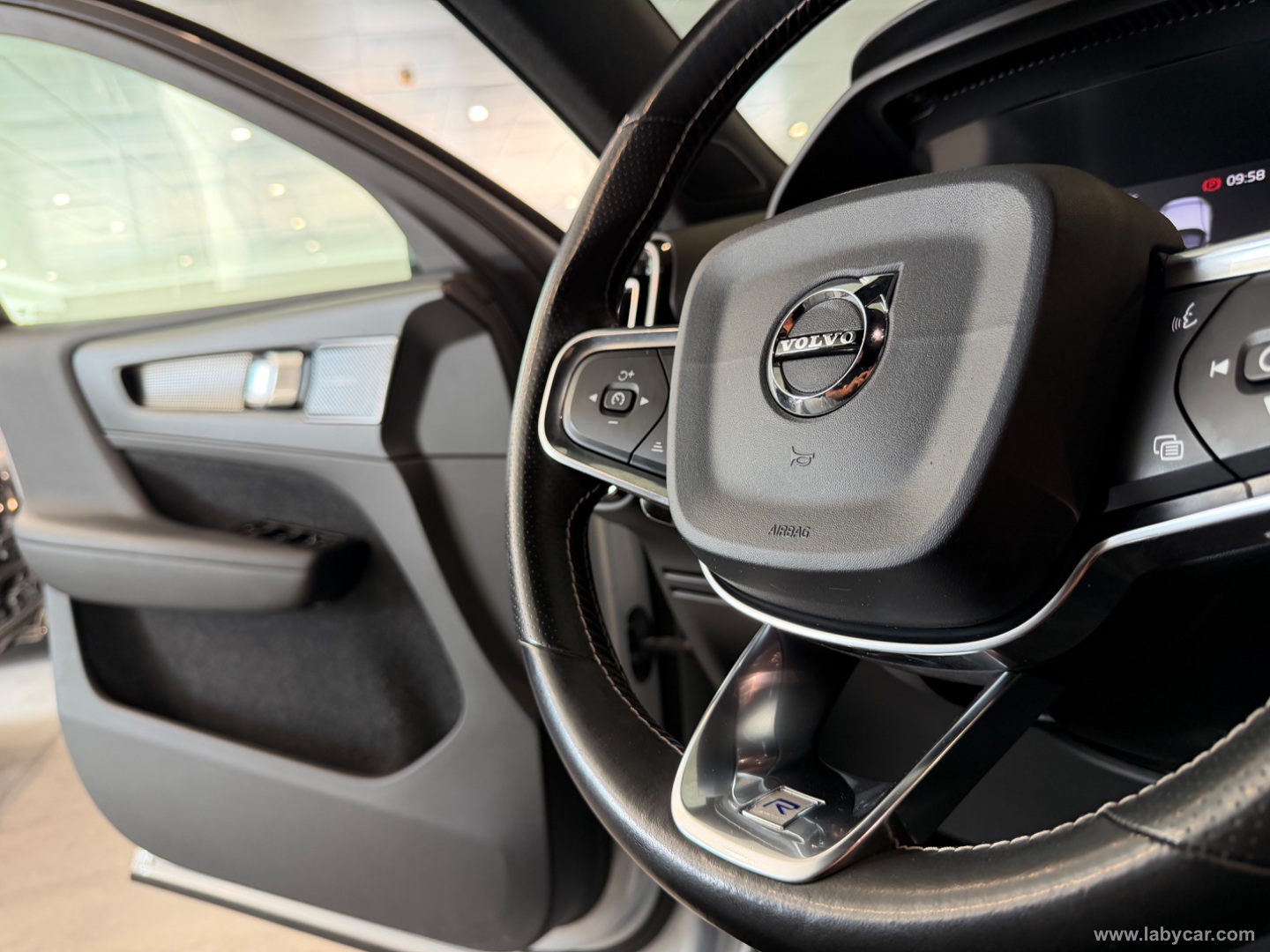 XC40 D3 Geartronic R-design - immagine 15