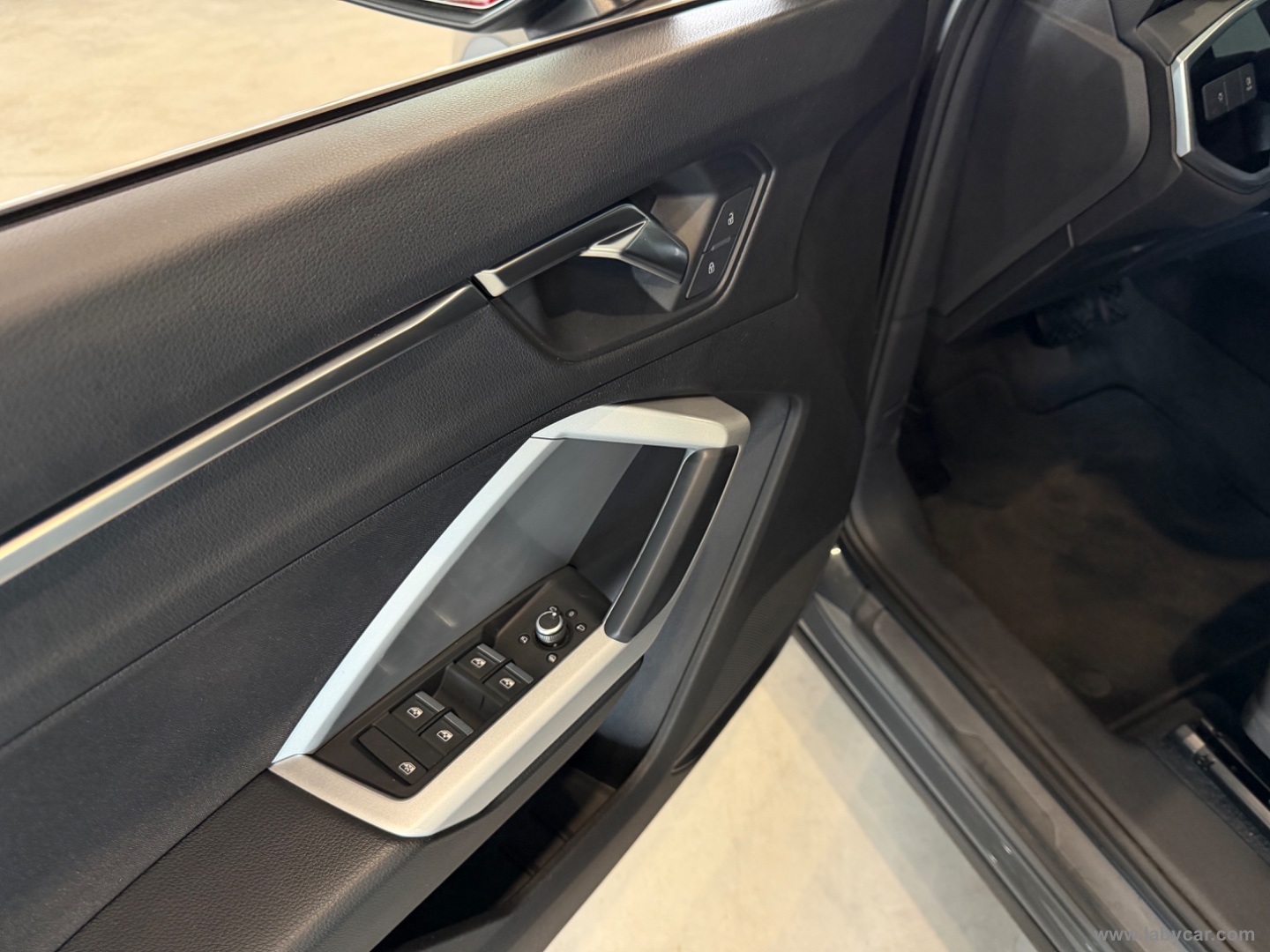 Q3 35 TDI S tronic Business - immagine 15