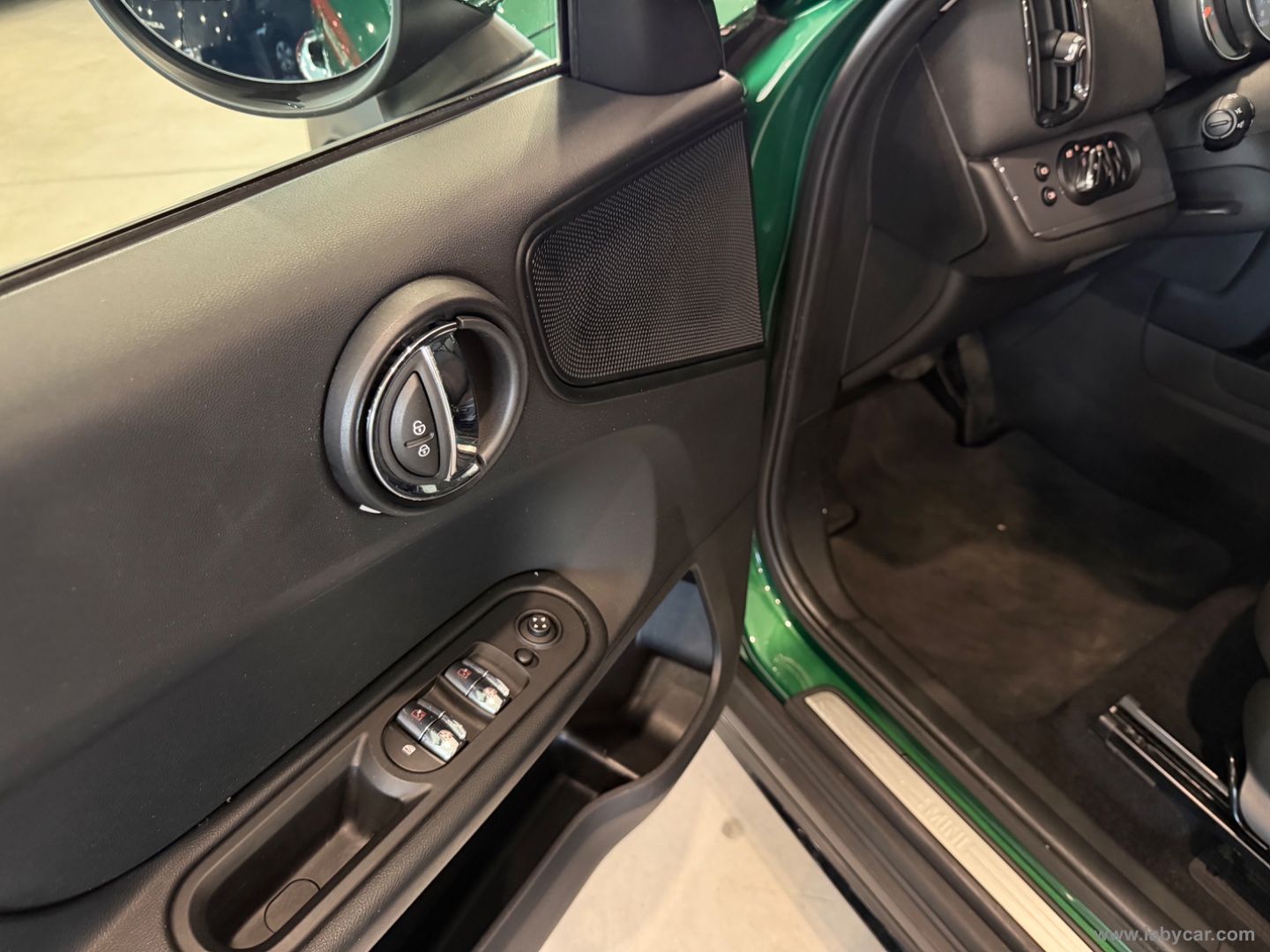 Mini Cooper D Business Countryman Aut. - immagine 15