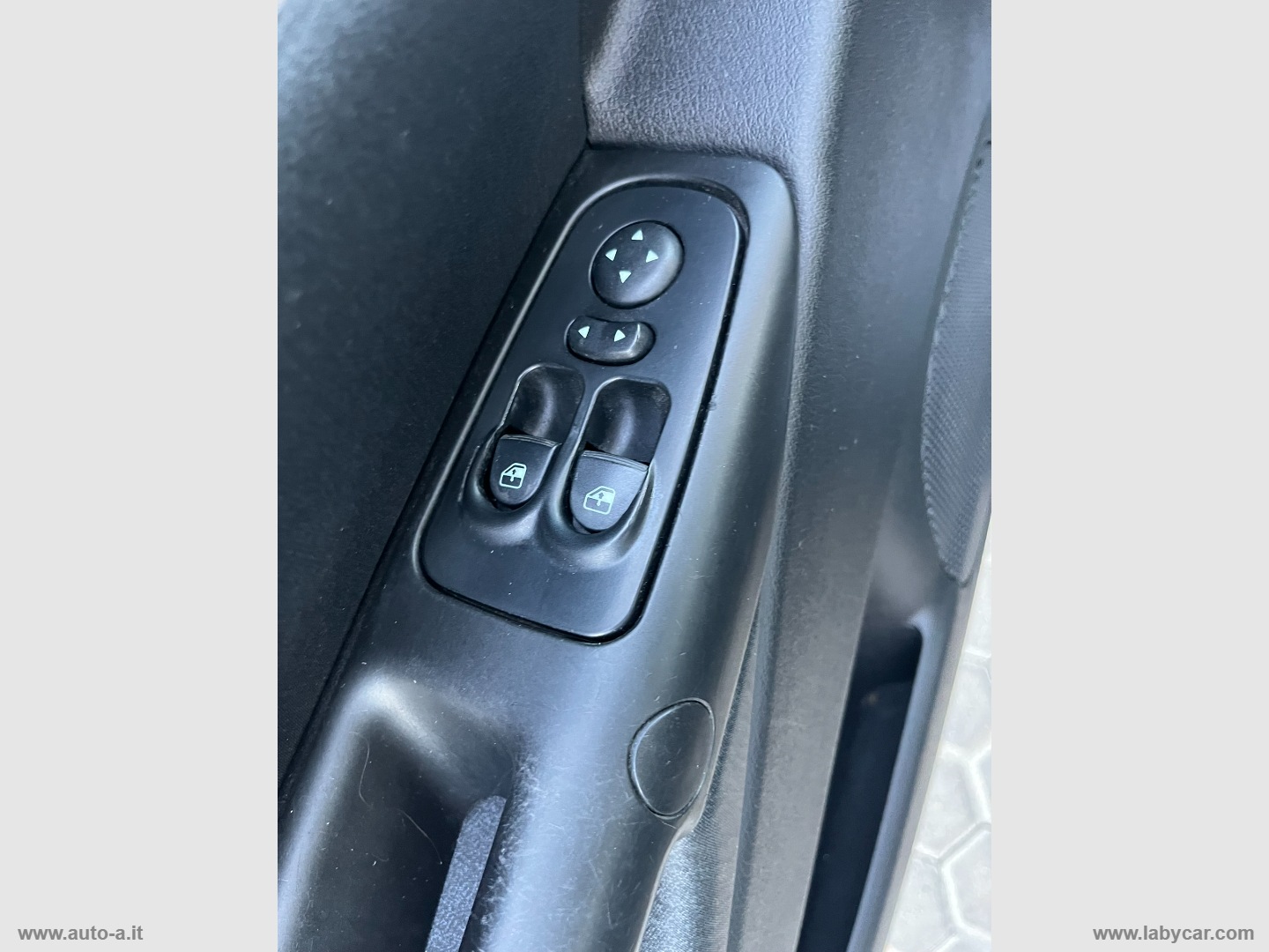 Ypsilon 1.2 69 CV Platinum - immagine 15