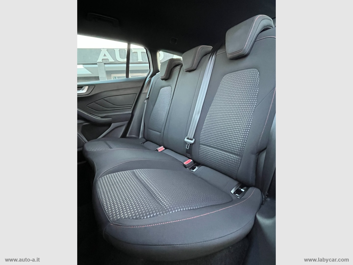 Focus 1.5 EcoBlue 120CV aut. SW ST-LINE - immagine 15