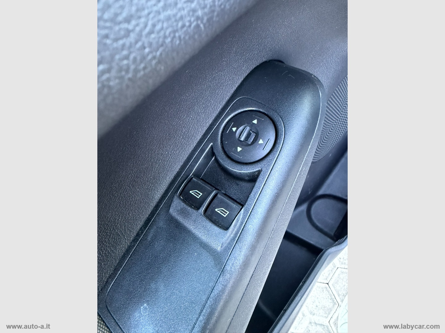 Tourneo Courier 1.0 EcoBoost 100 CV TITANIUM - immagine 15