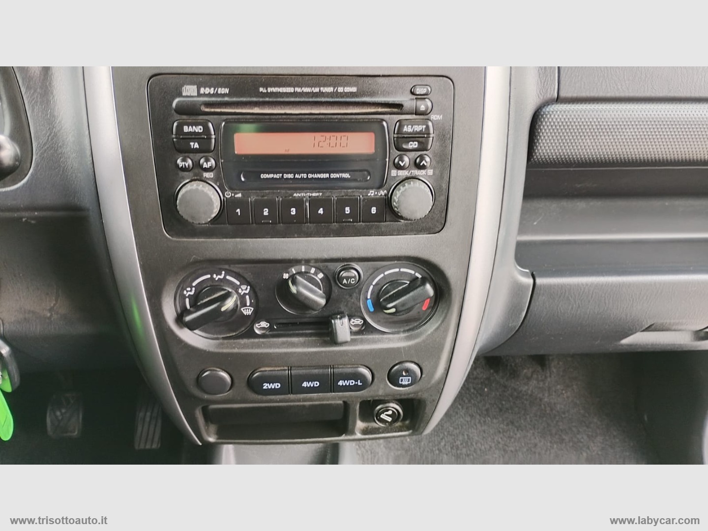 Jimny 1.5 DDiS 4WD JLX CON GANCIO TRAINO - immagine 15