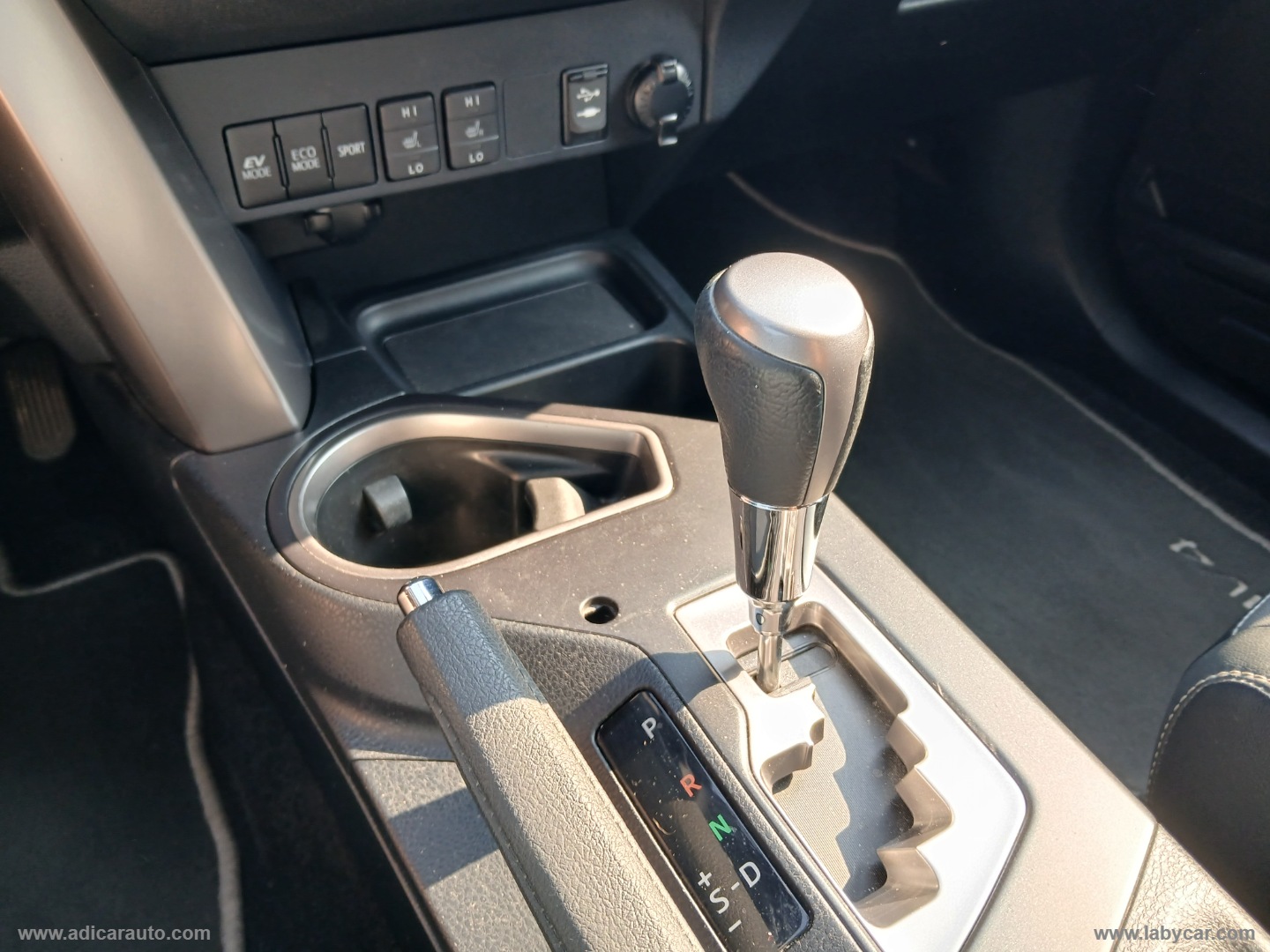 RAV4 2.5 Hybrid 2WD Lounge - immagine 15