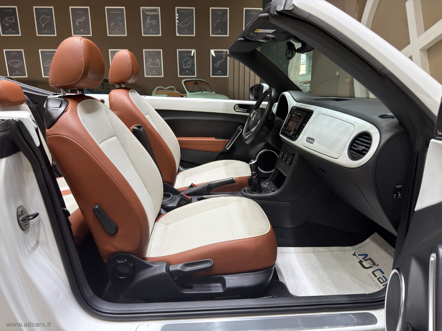 Maggiolino Cabrio 1.4 TSI CUP Fender Edition *TAGLIANDI VOLKSWAGEN* - immagine 15