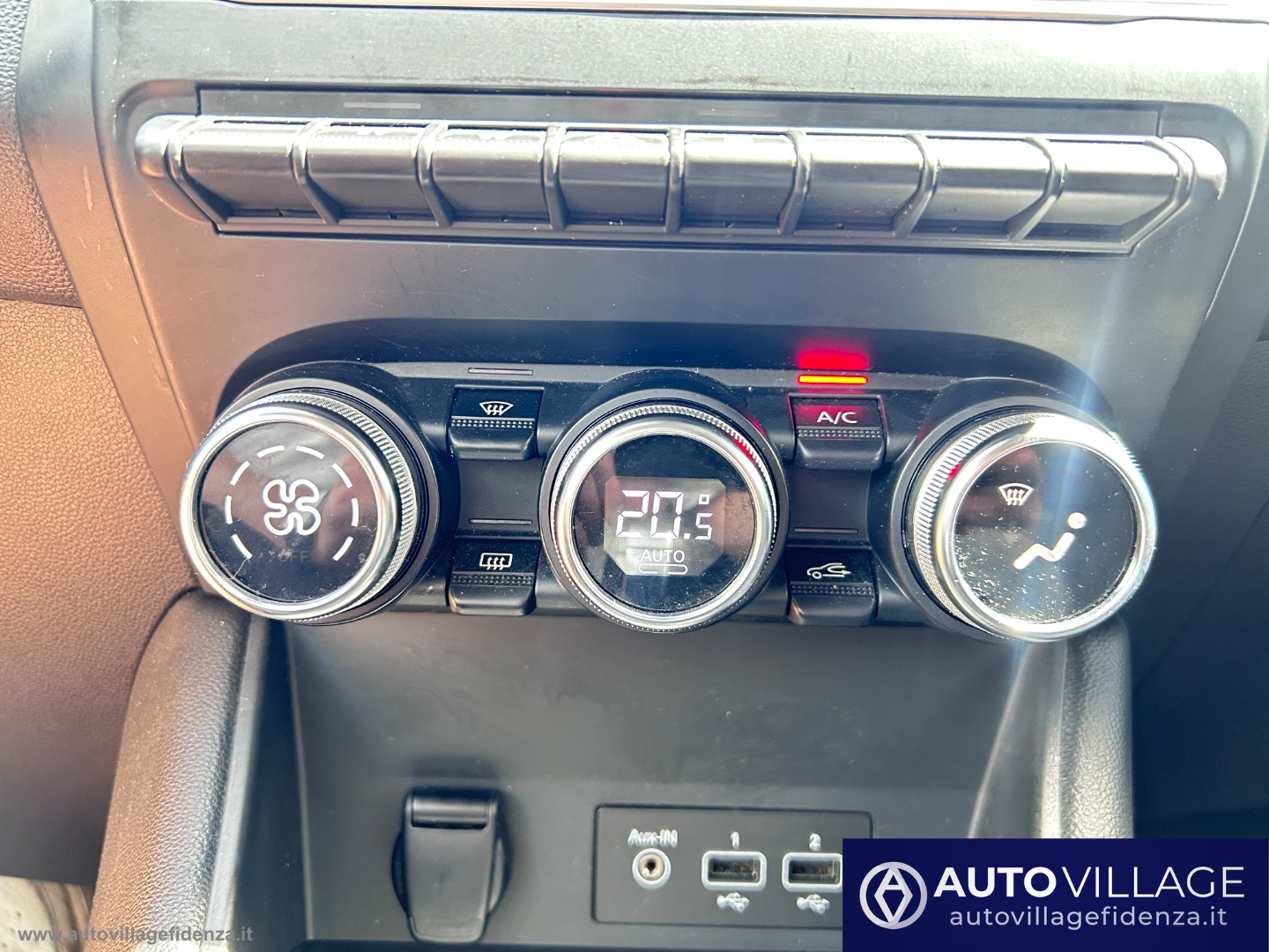 Captur Hybrid E-Tech 145 CV Business - immagine 15